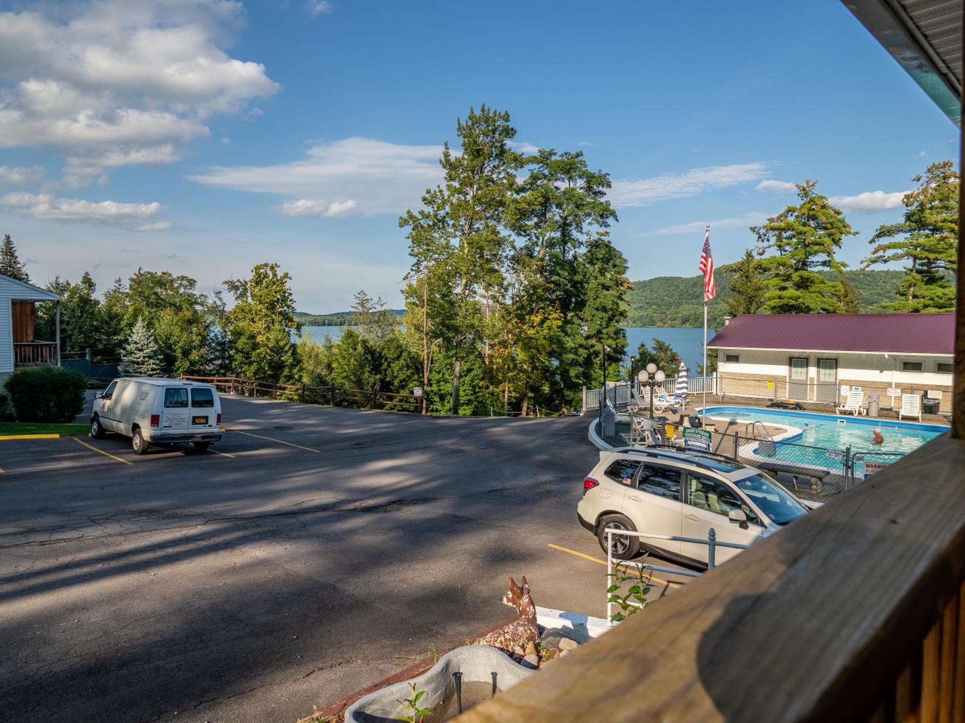 Lake 'N Pines Motel photo 46