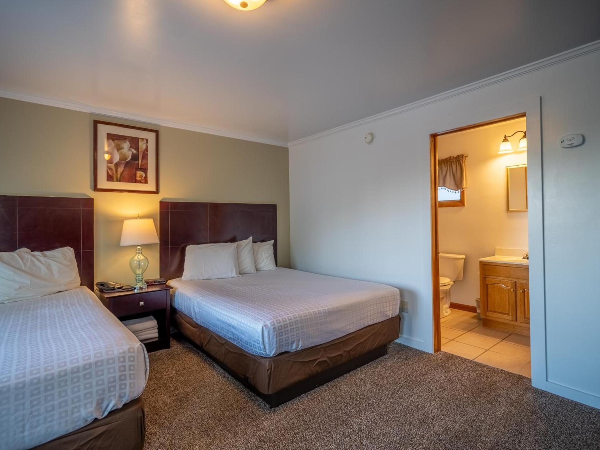 Lake 'N Pines Motel photo 45
