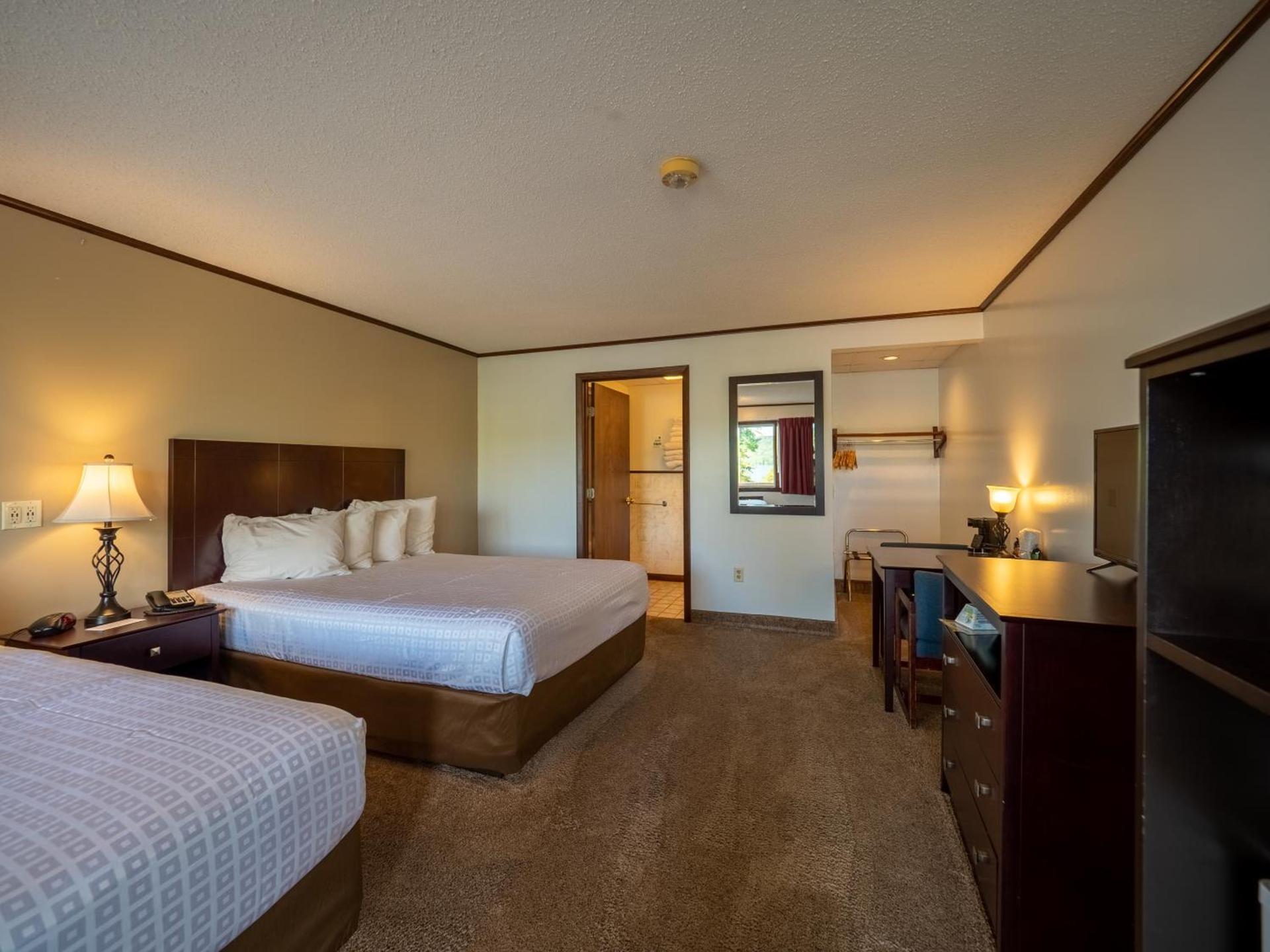 Lake 'N Pines Motel photo 53