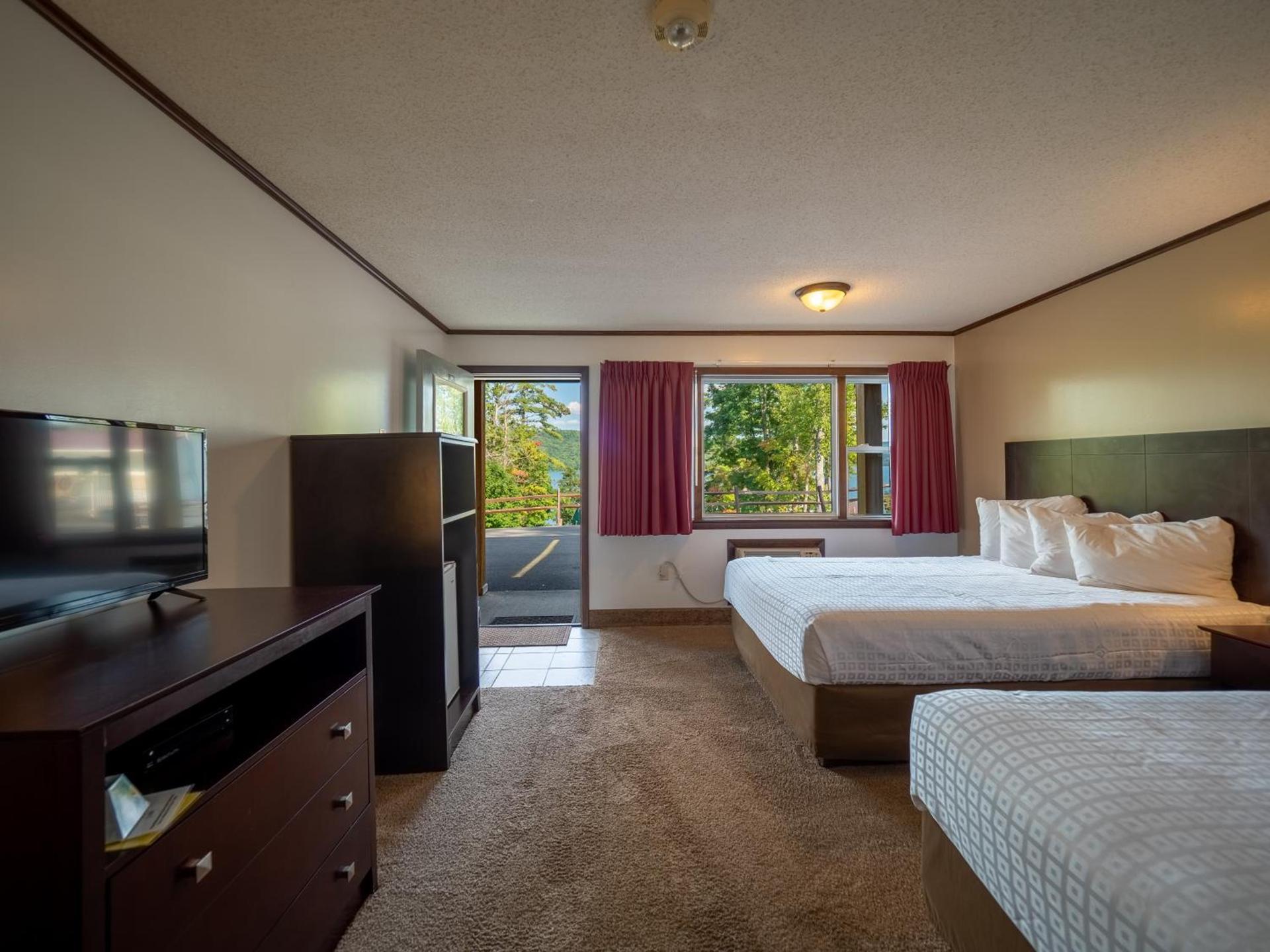 Lake 'N Pines Motel photo 51