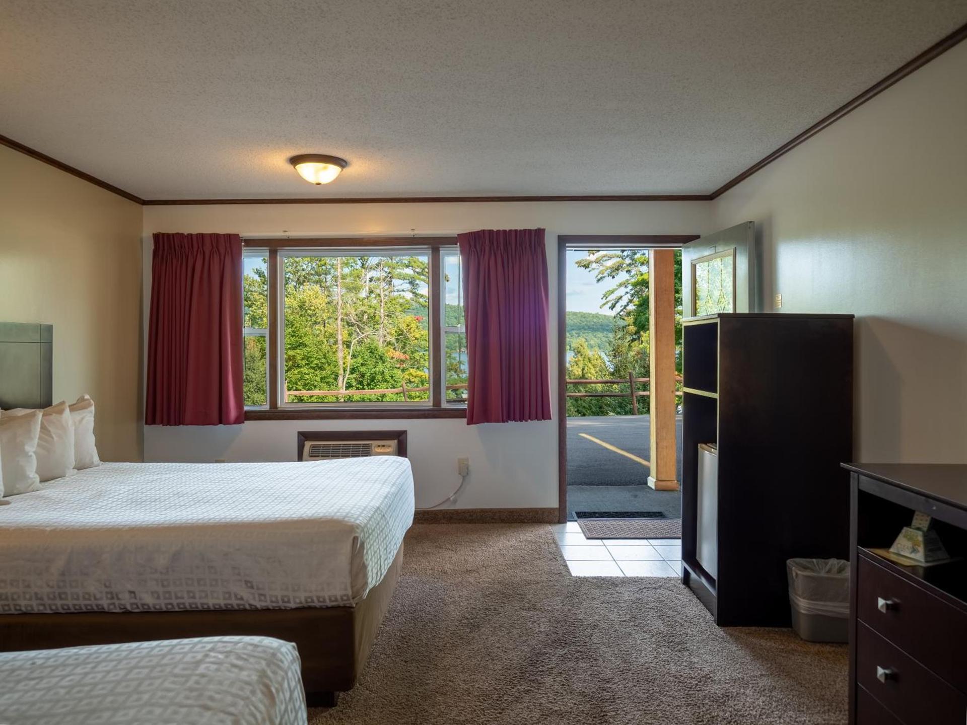 Lake 'N Pines Motel photo 55