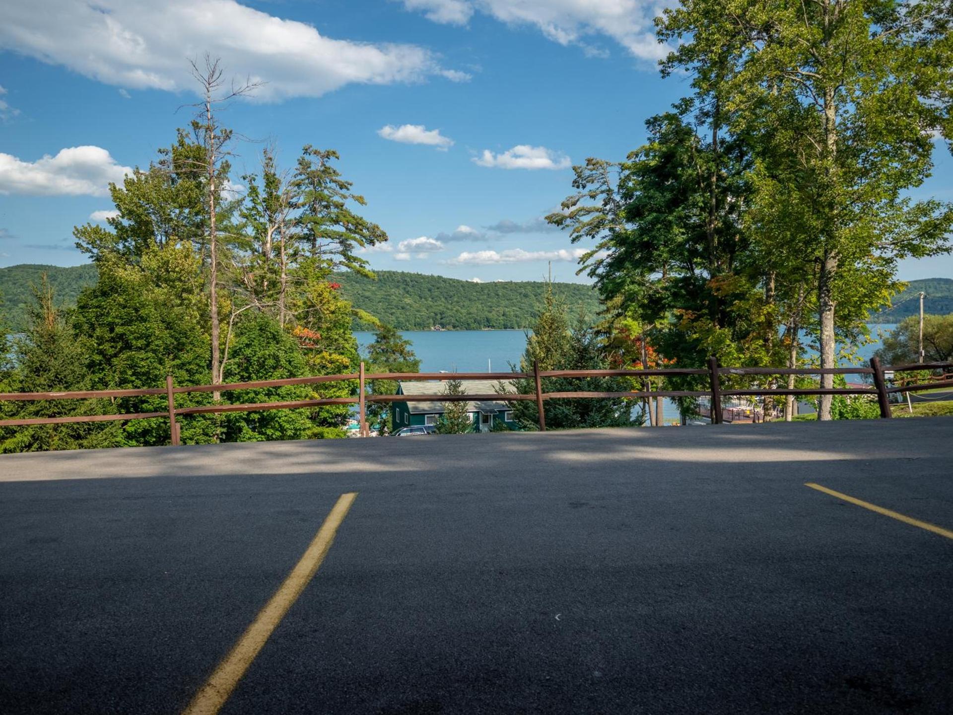 Lake 'N Pines Motel photo 59