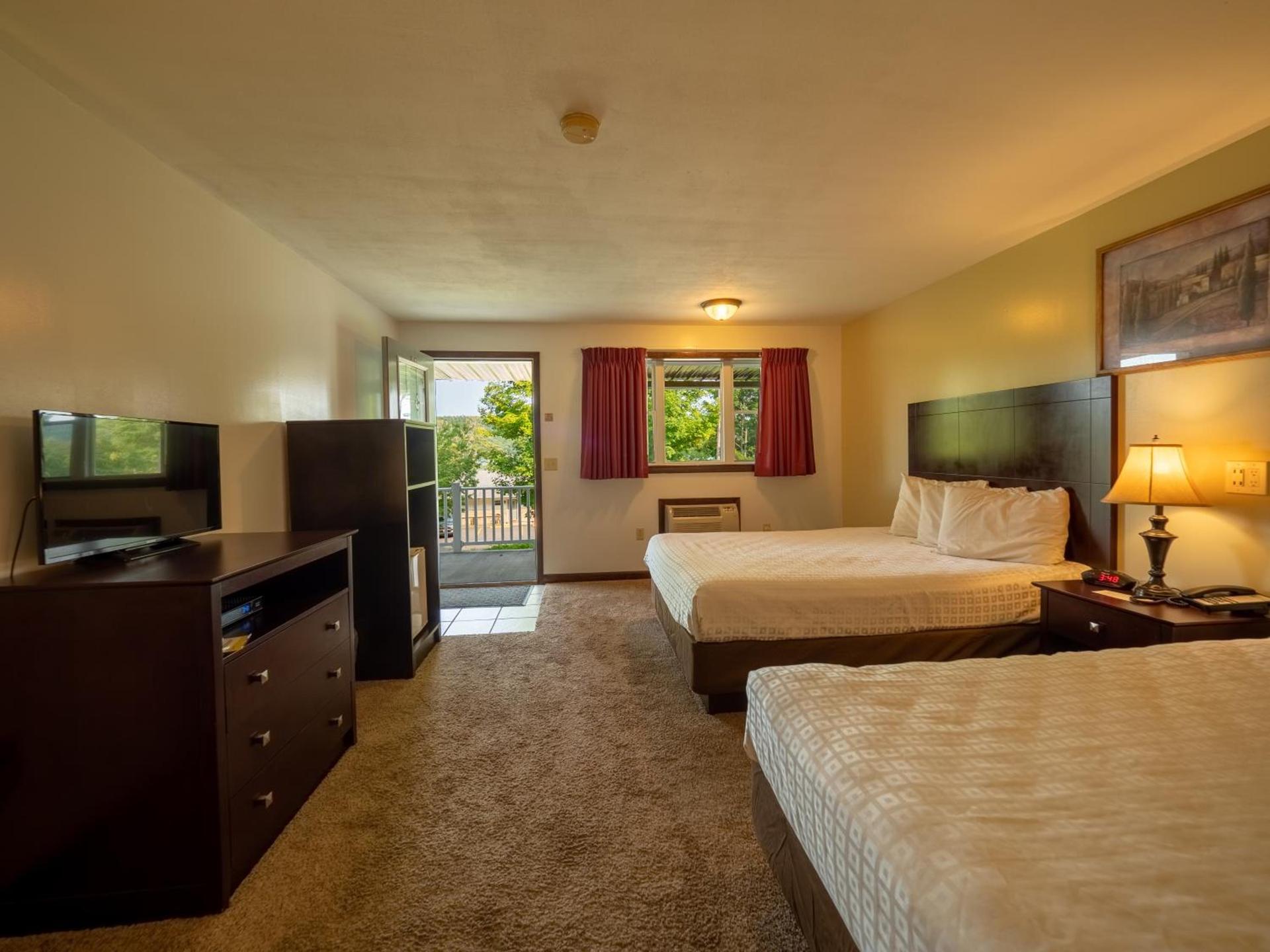 Lake 'N Pines Motel photo 58