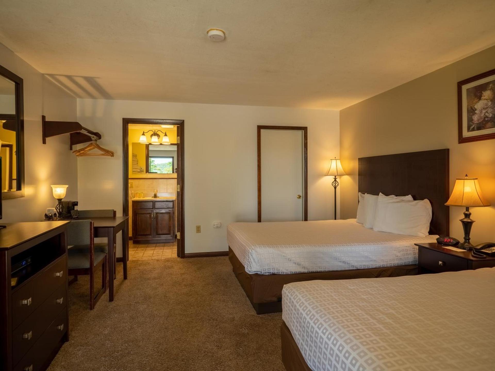 Lake 'N Pines Motel photo 57