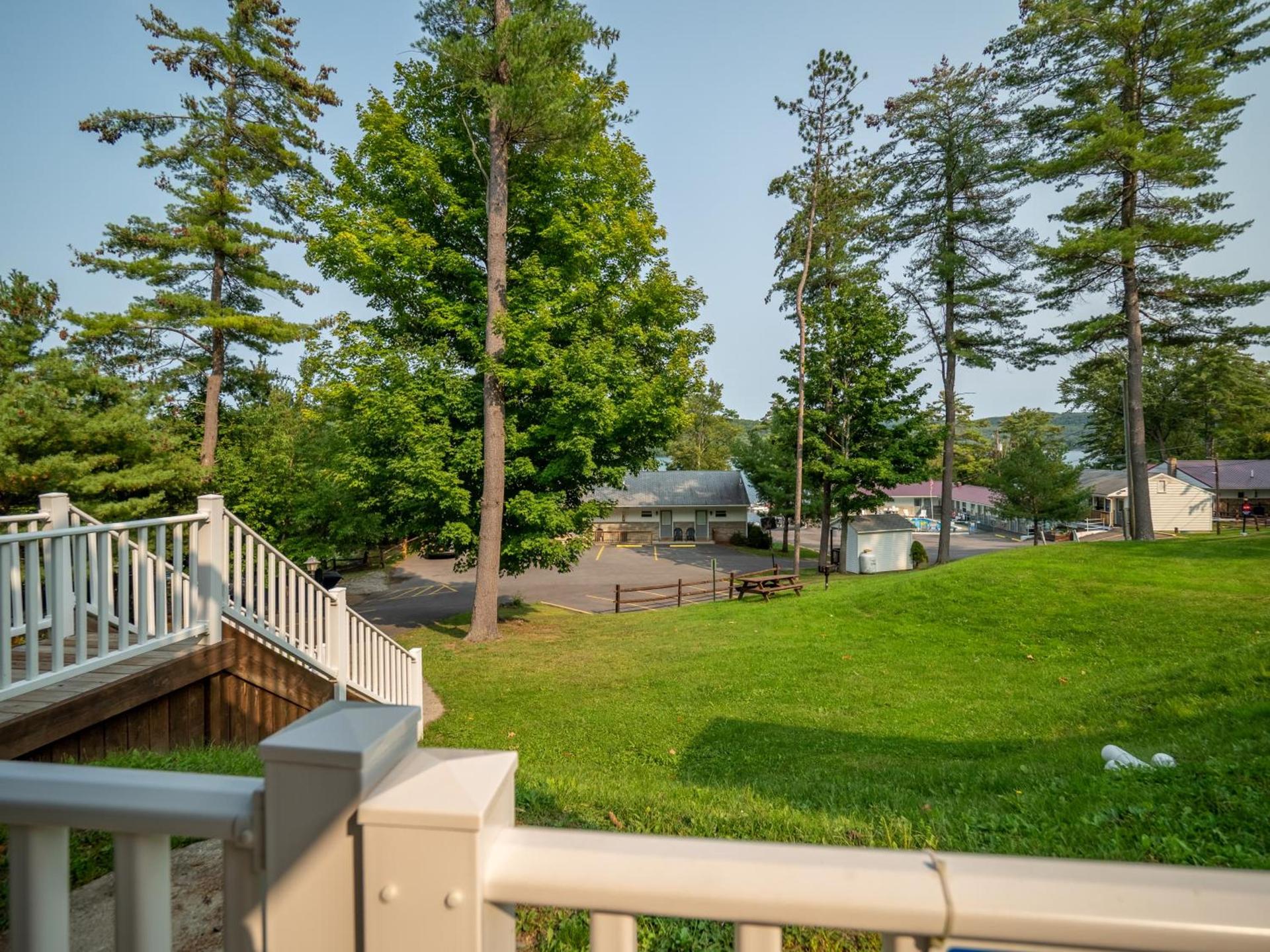 Lake 'N Pines Motel photo 63