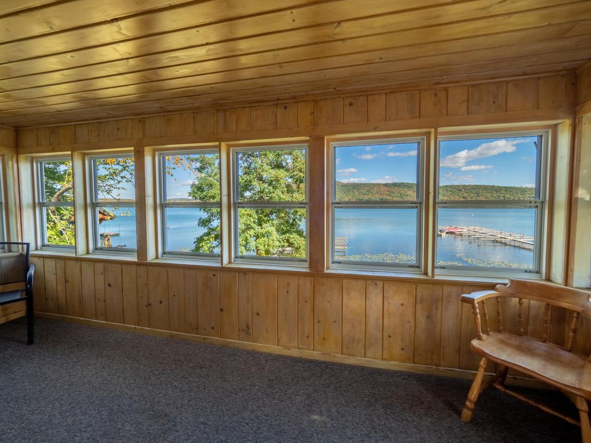 Lake 'N Pines Motel photo 69