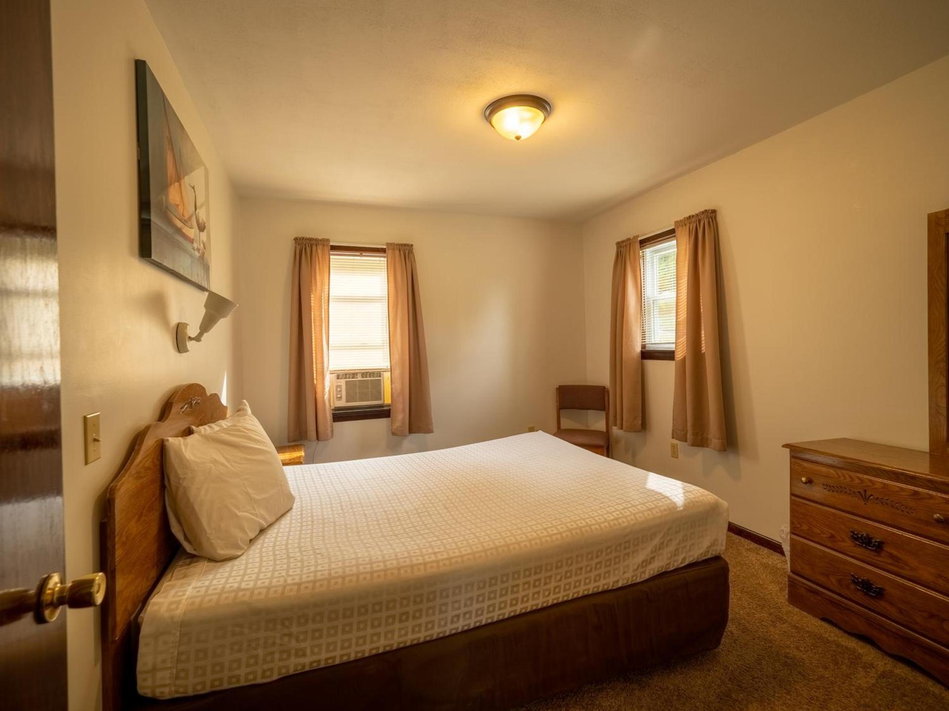 Lake 'N Pines Motel photo 75