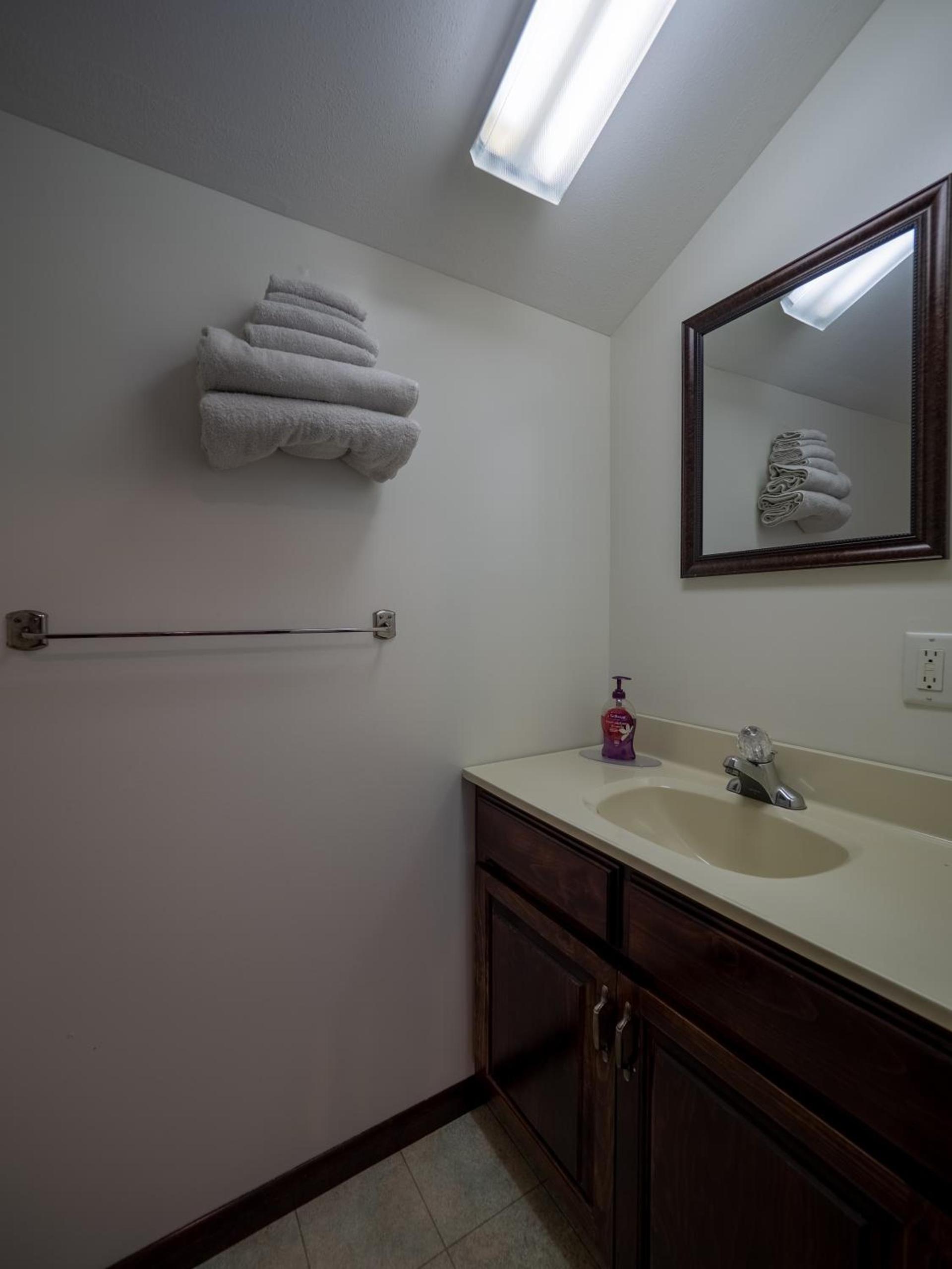Lake 'N Pines Motel photo 87