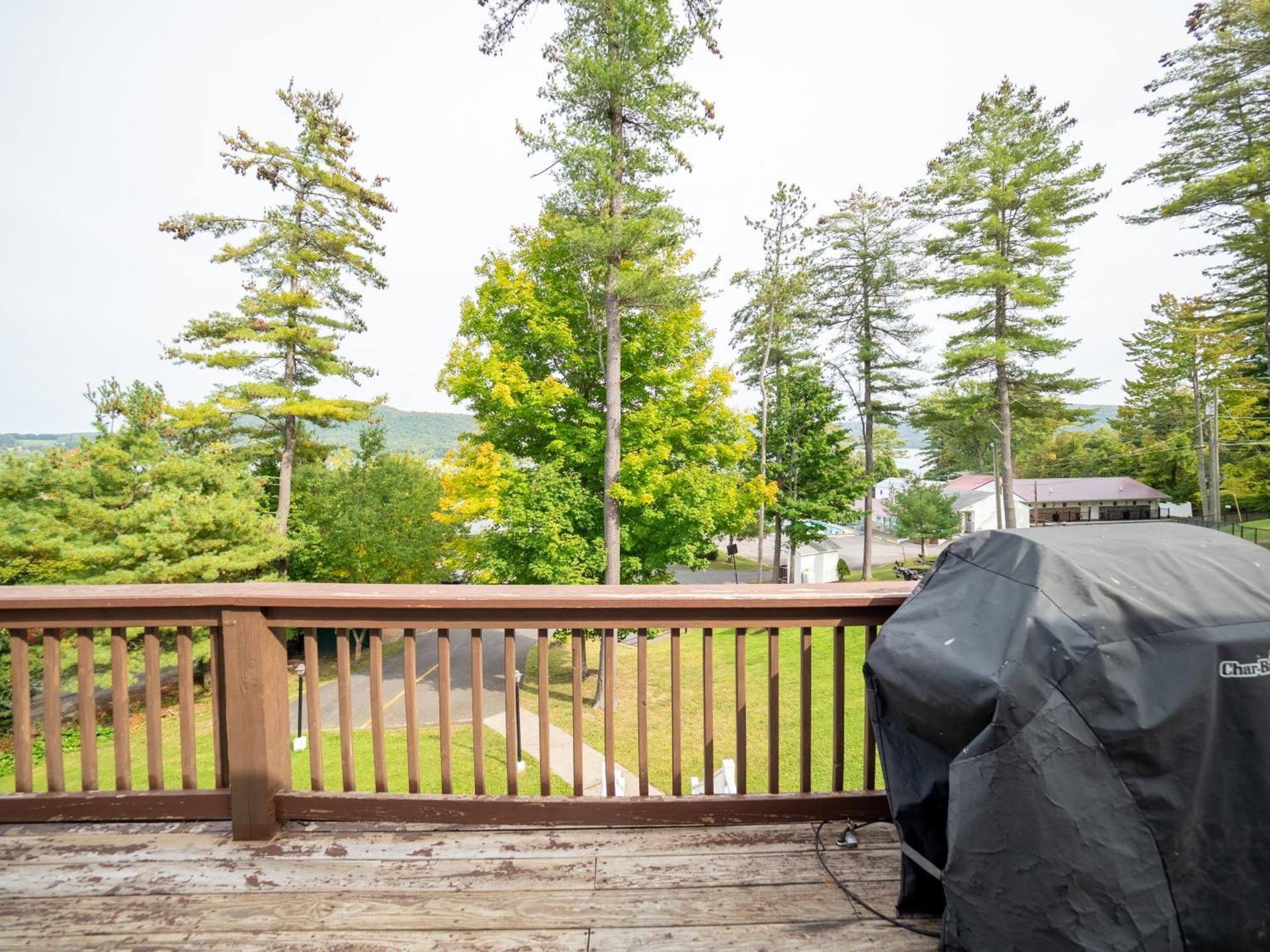 Lake 'N Pines Motel photo 81