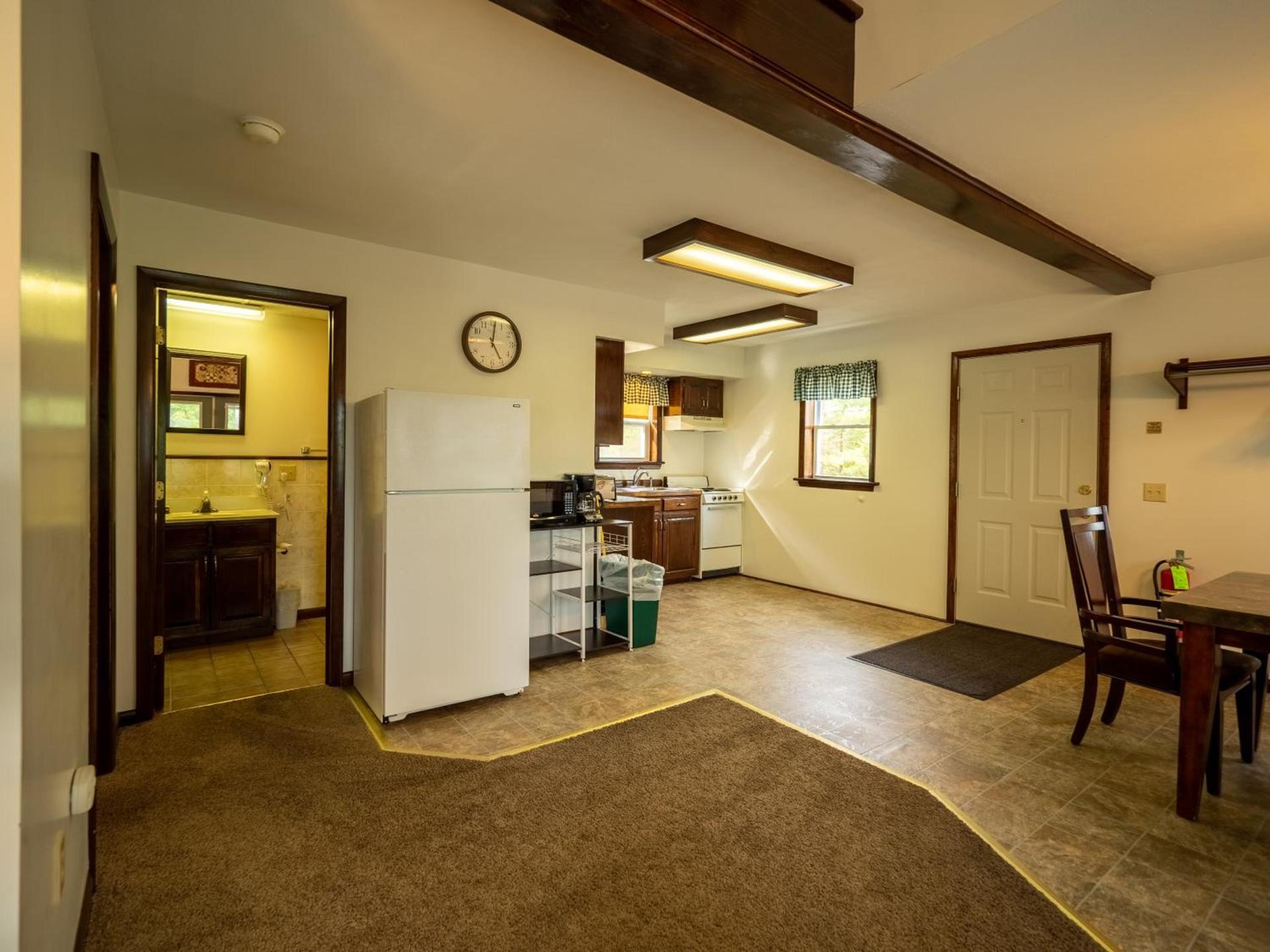 Lake 'N Pines Motel photo 86