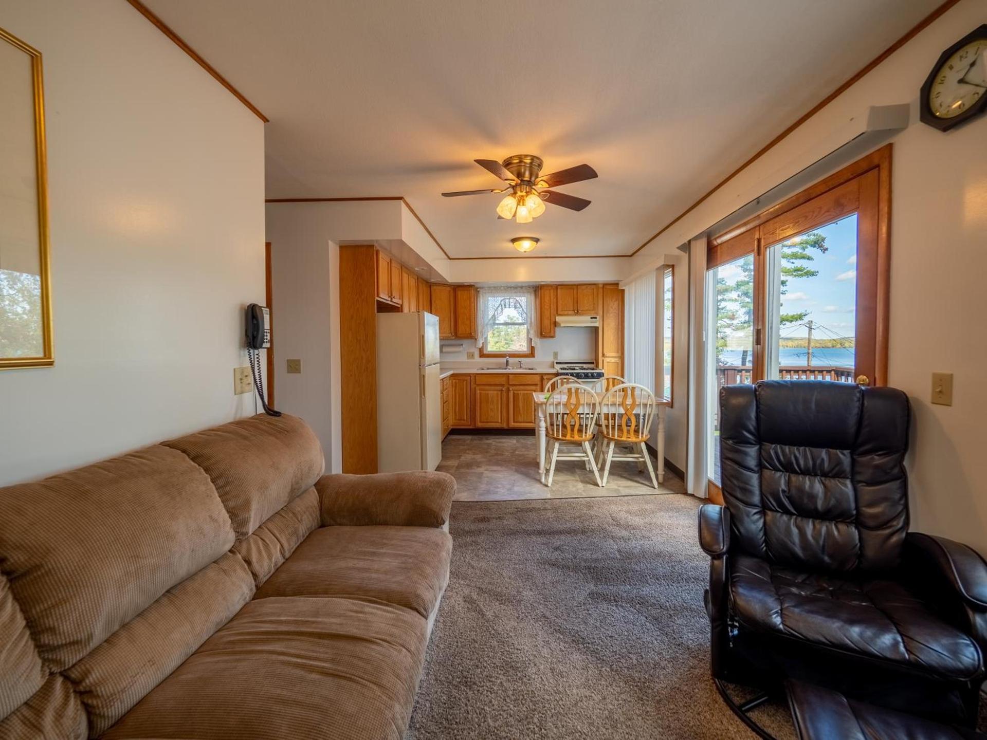 Lake 'N Pines Motel photo 91