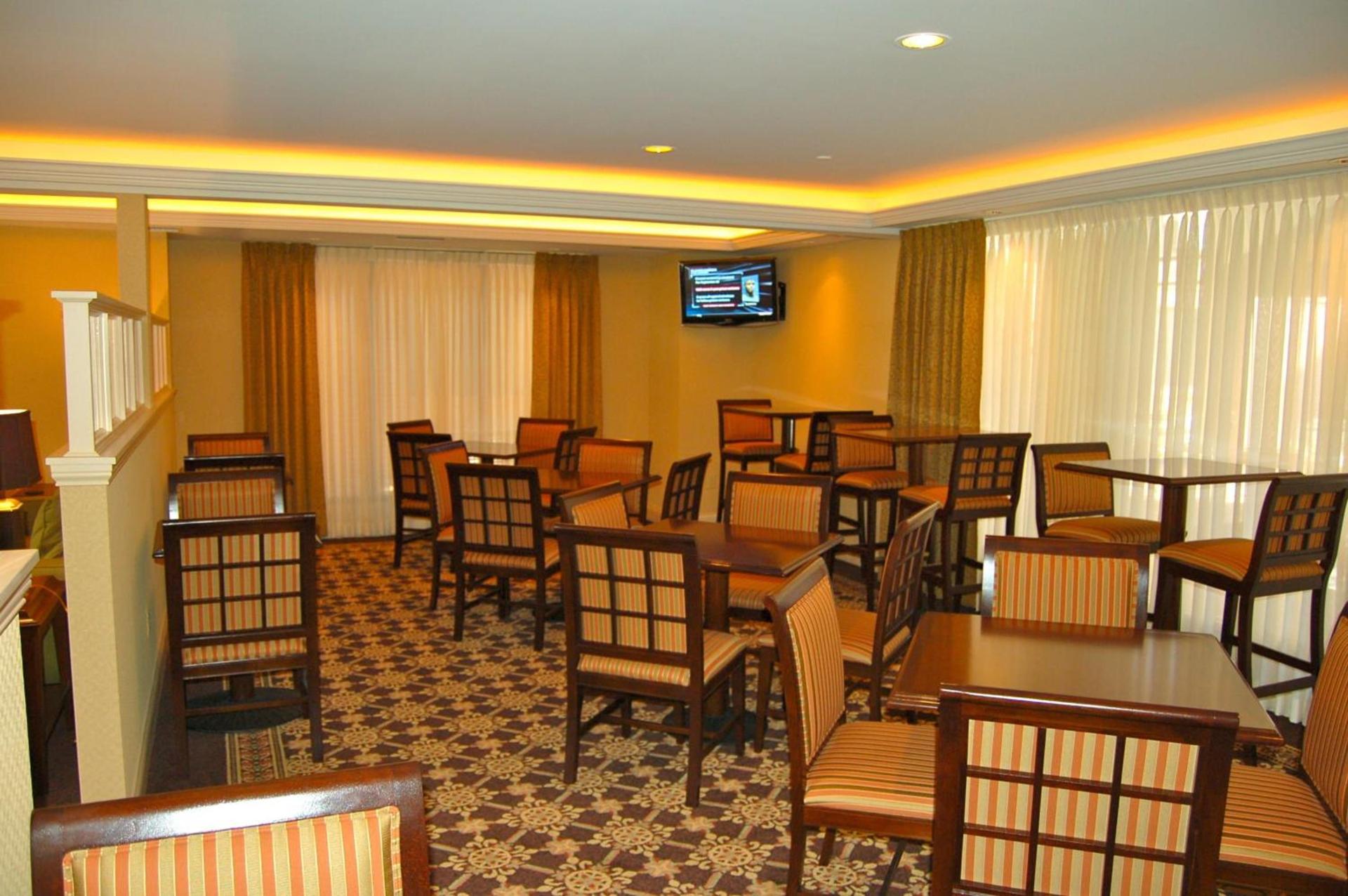 Ann Arbor Regent Hotel and Suites photo 8
