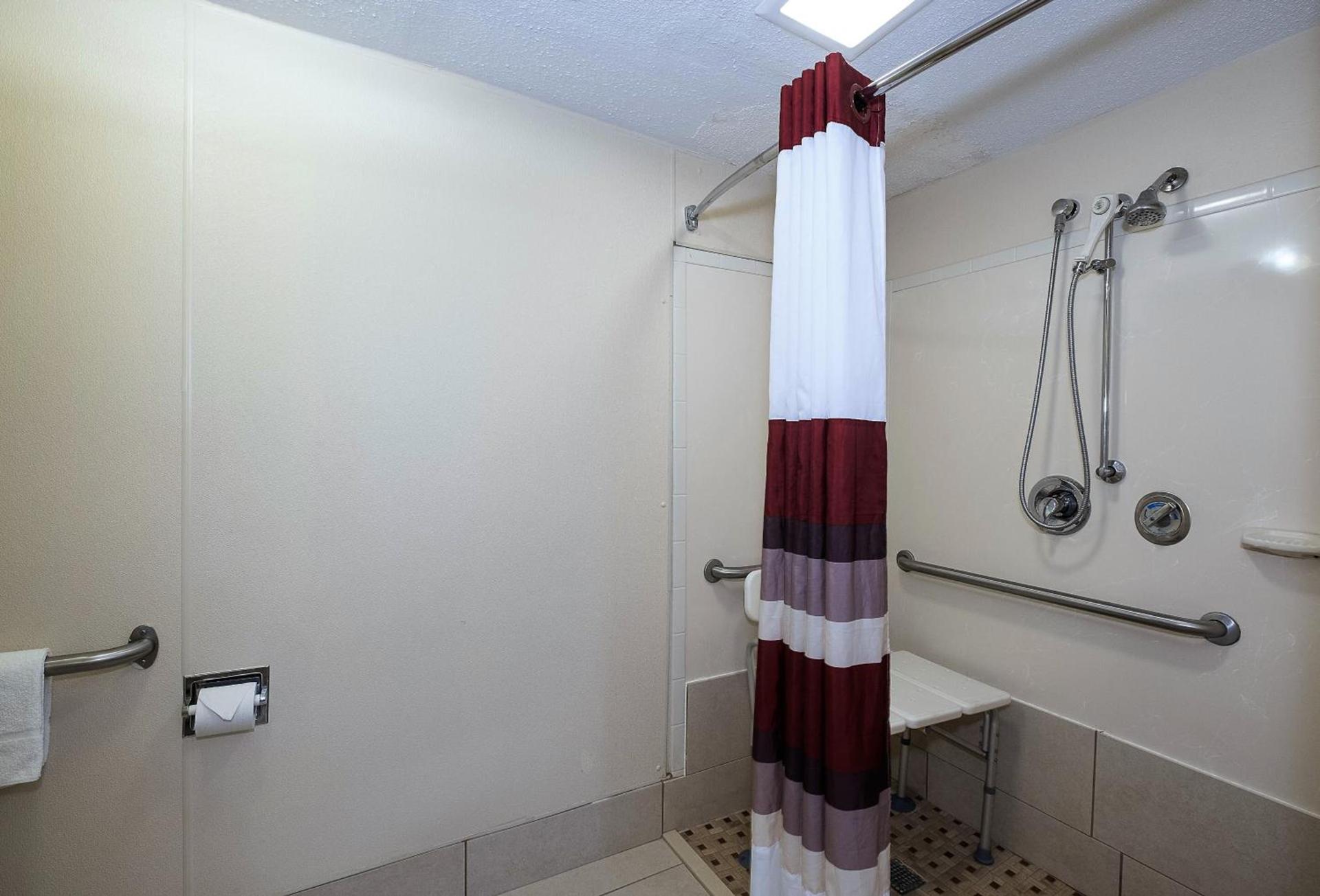 Red Roof Inn Dayton - Fairborn/Nutter Center photo 24