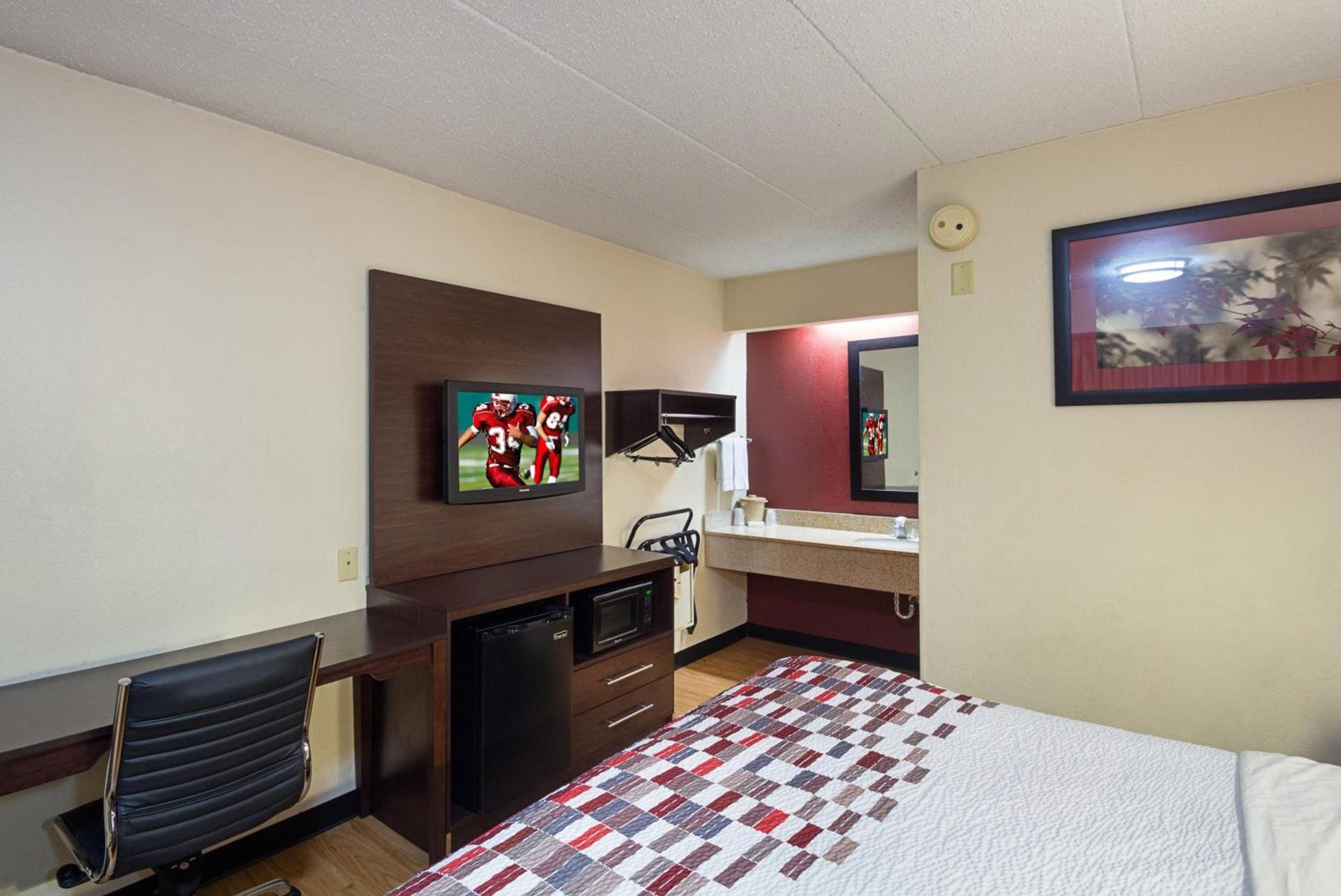 Red Roof Inn Dayton - Fairborn/Nutter Center photo 13