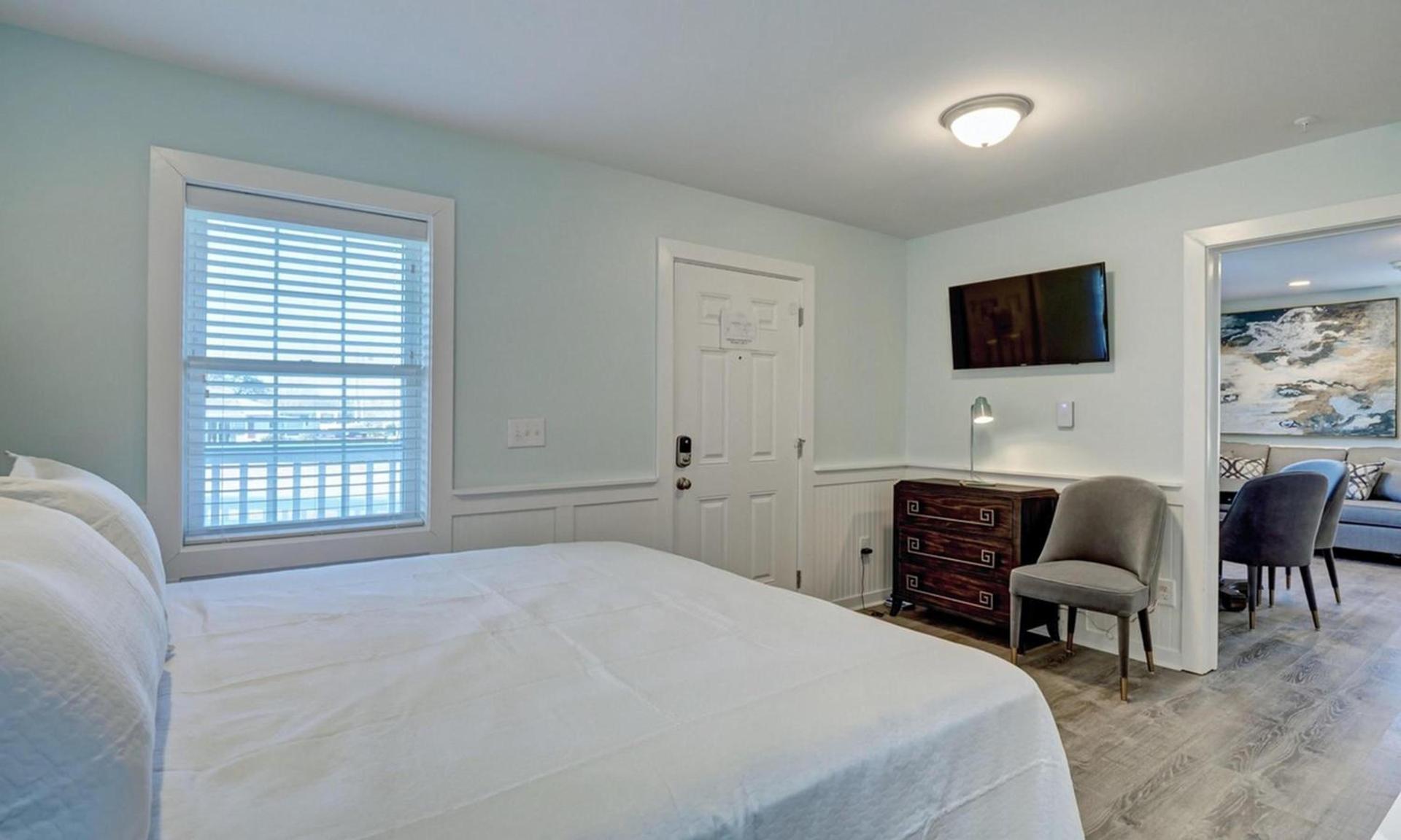 Loggerhead Inn and Suites photo 37
