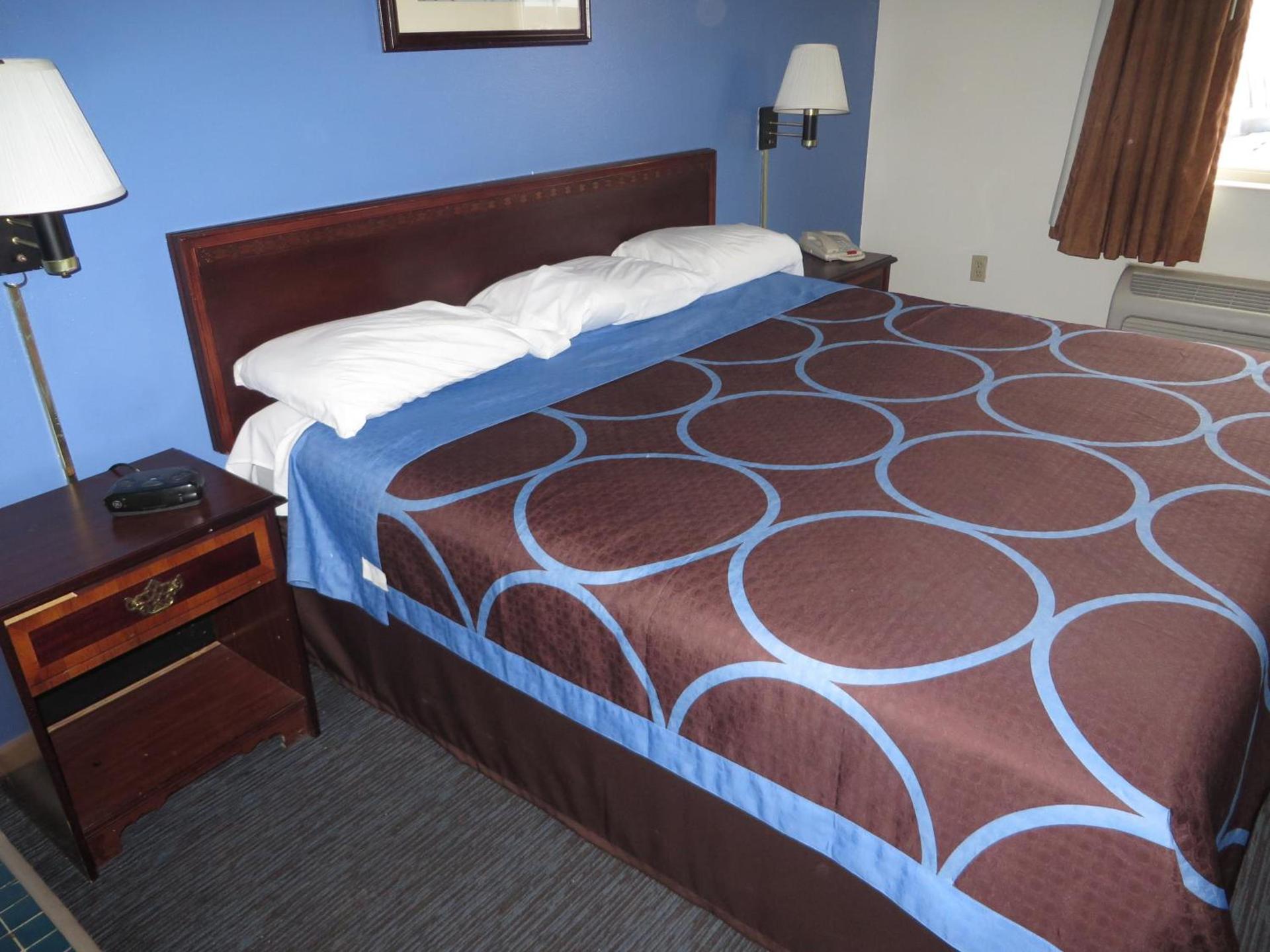 Super 8 by Wyndham Monmouth IL photo 39
