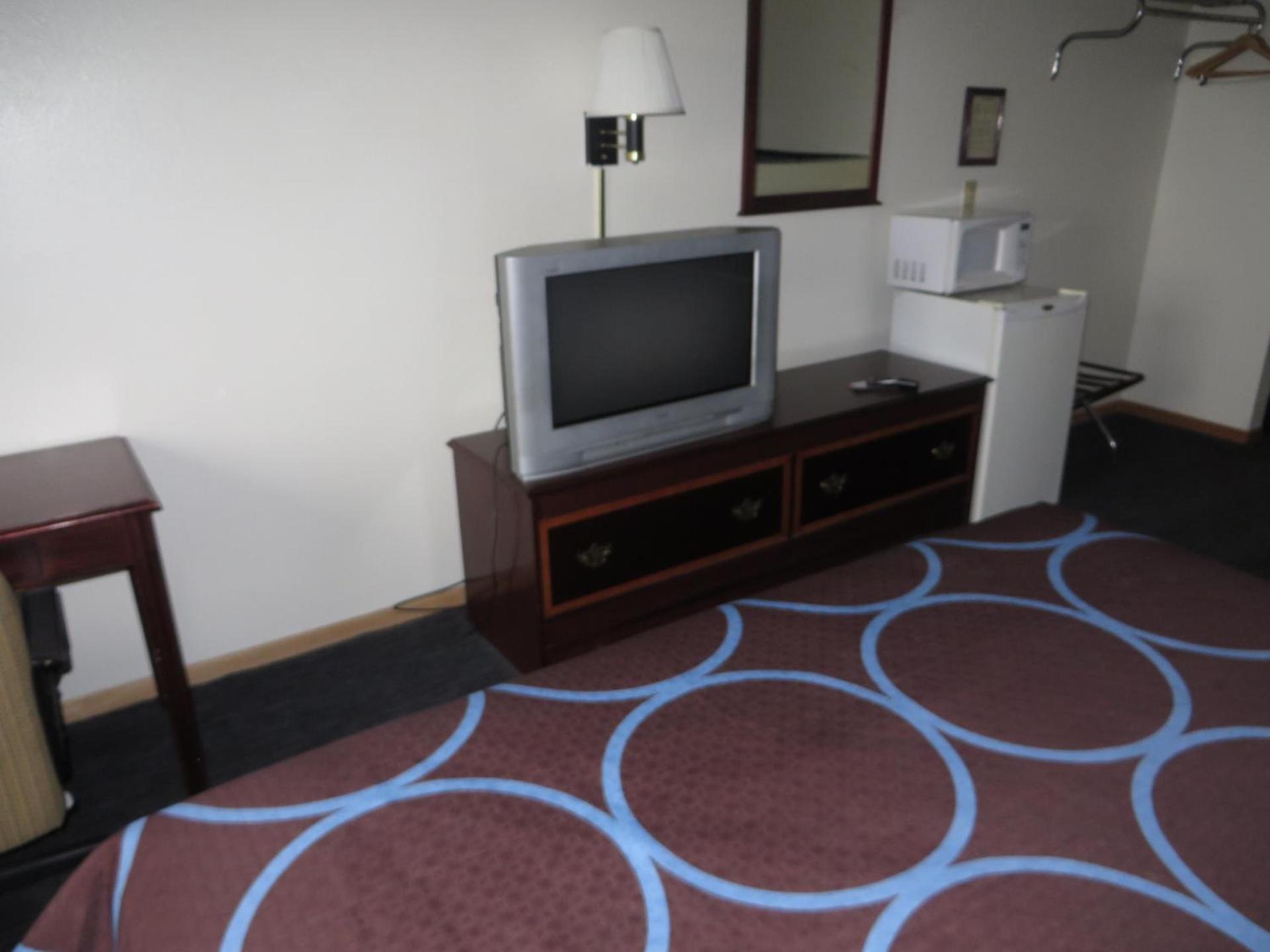 Super 8 by Wyndham Monmouth IL photo 36