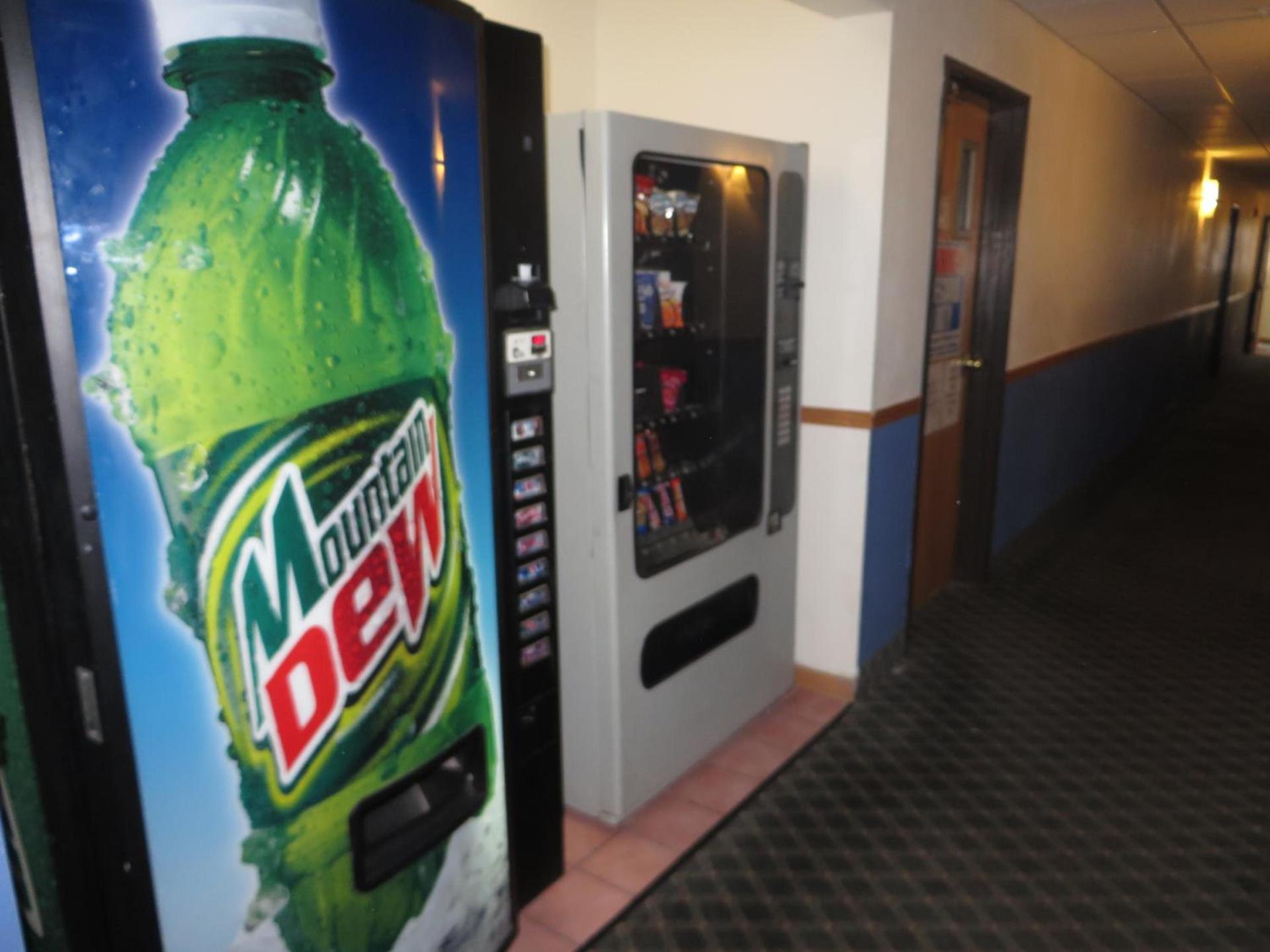 Super 8 by Wyndham Monmouth IL photo 34