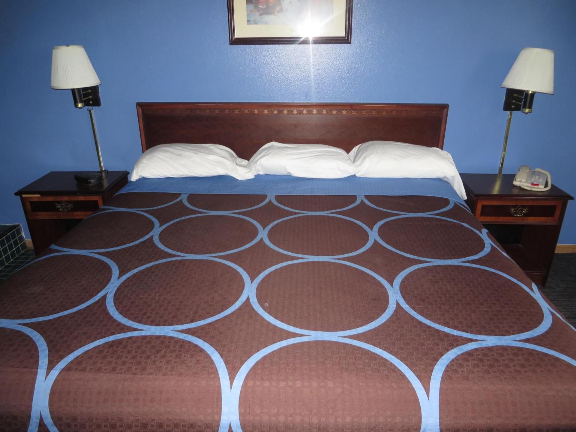 Super 8 by Wyndham Monmouth IL photo 33