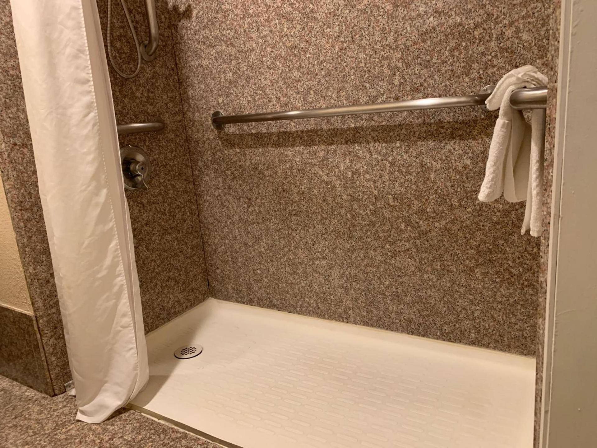 Quality Inn Temecula Valley Wine Country photo 3