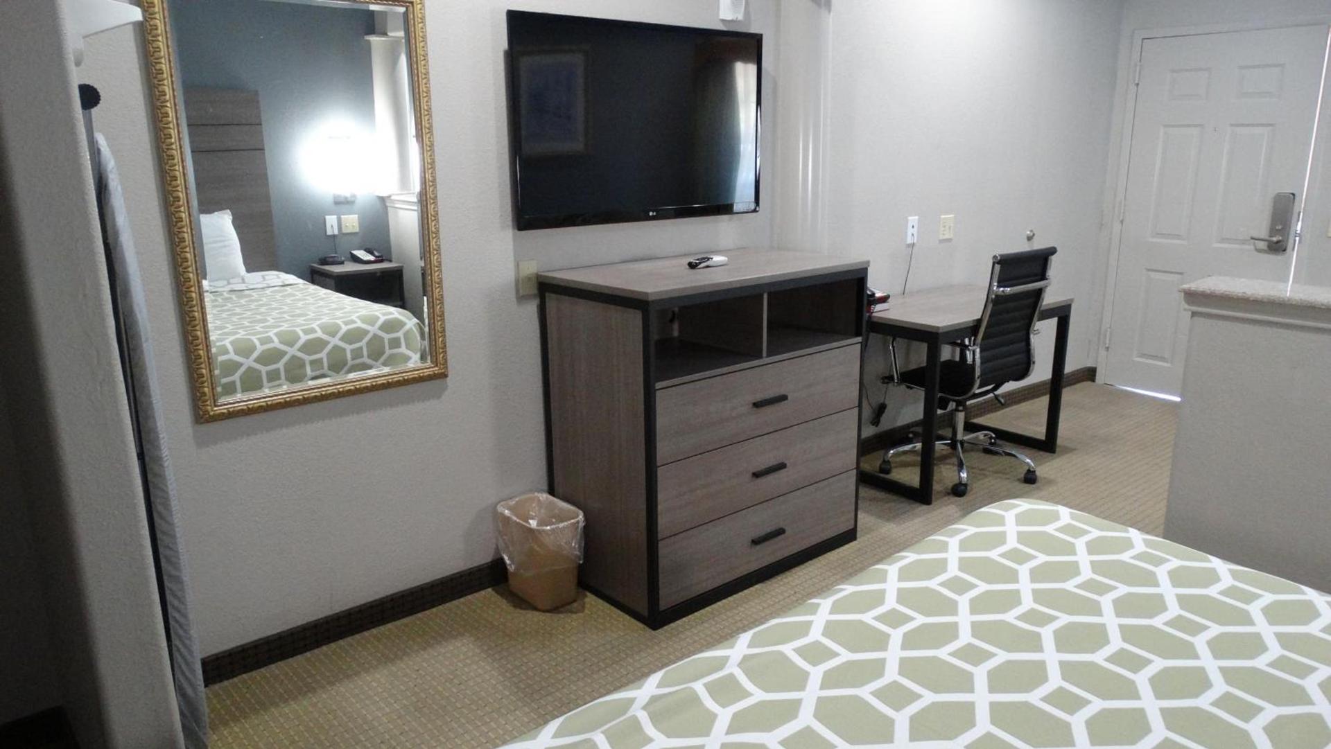 Regency Inn & Suites By Capital O Houston IAH Airport photo 4