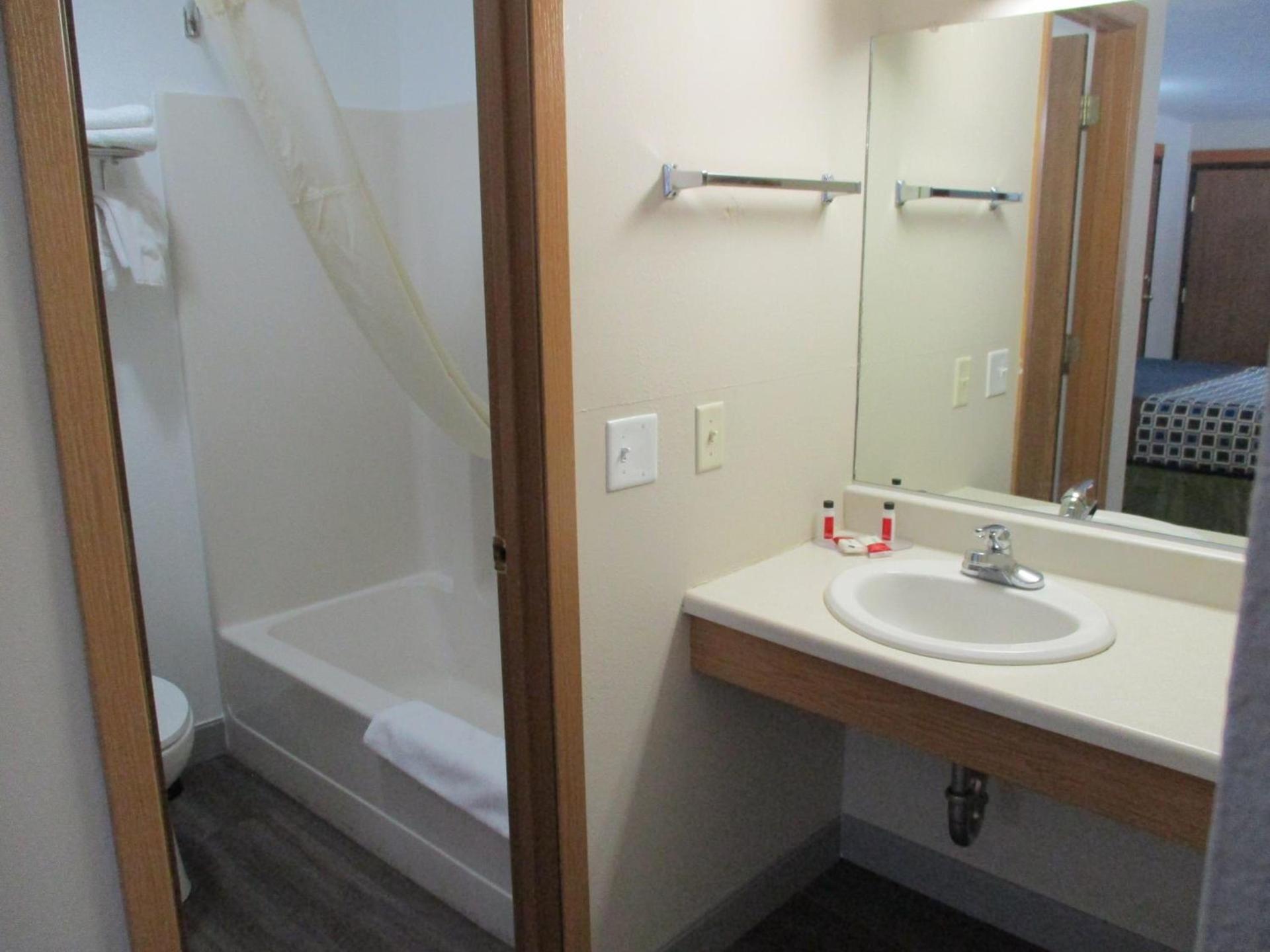 Travelodge by Wyndham Spirit Lake/Okoboji photo 31