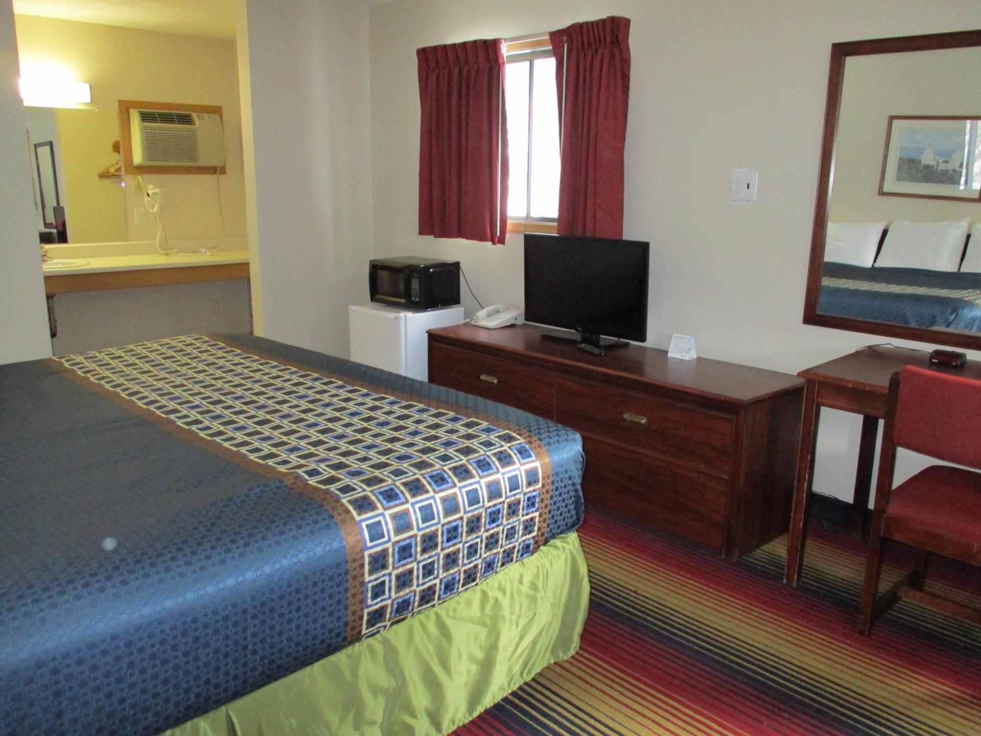 Travelodge by Wyndham Spirit Lake/Okoboji photo 28