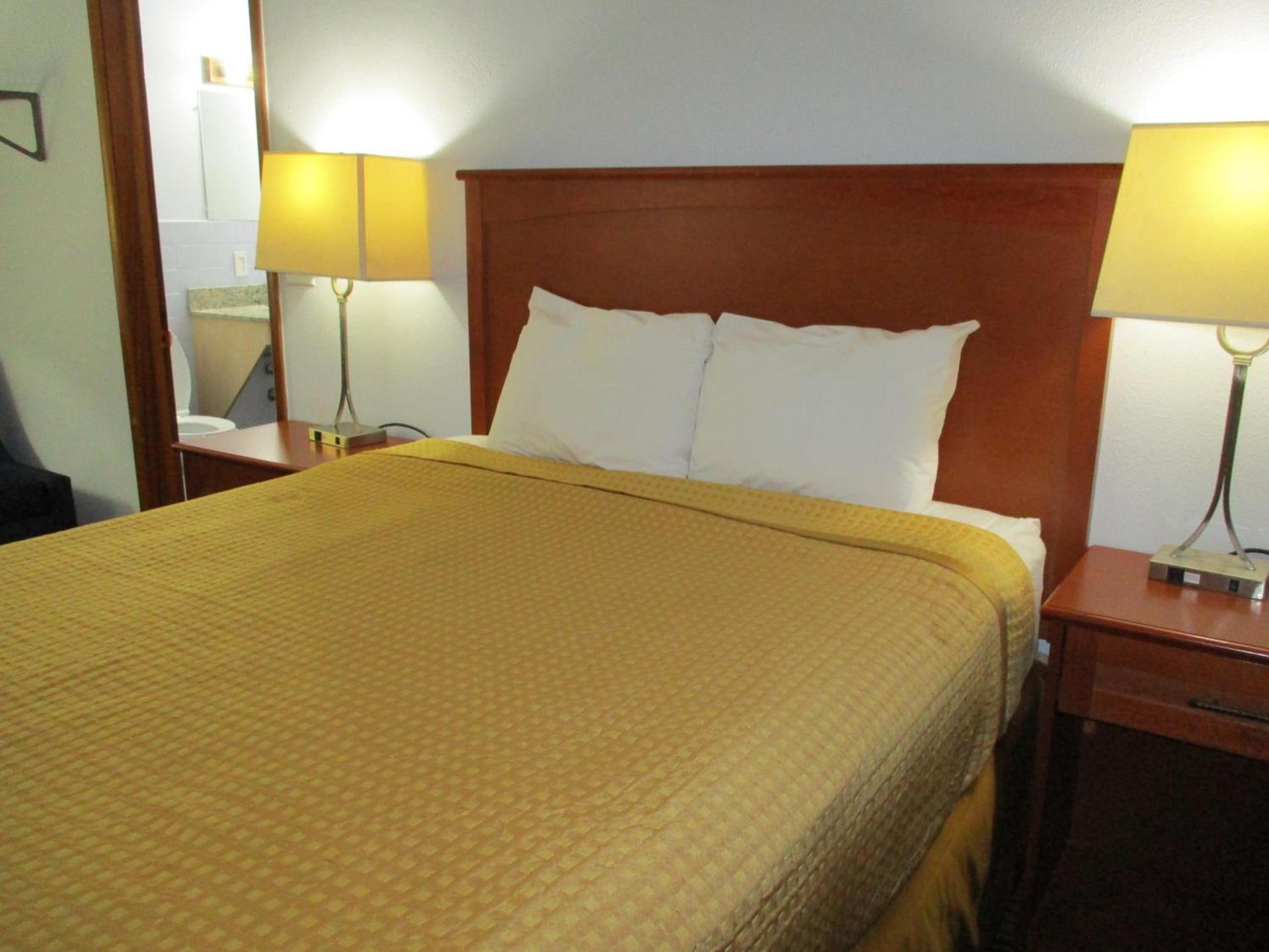 Travelodge by Wyndham Spirit Lake/Okoboji photo 18
