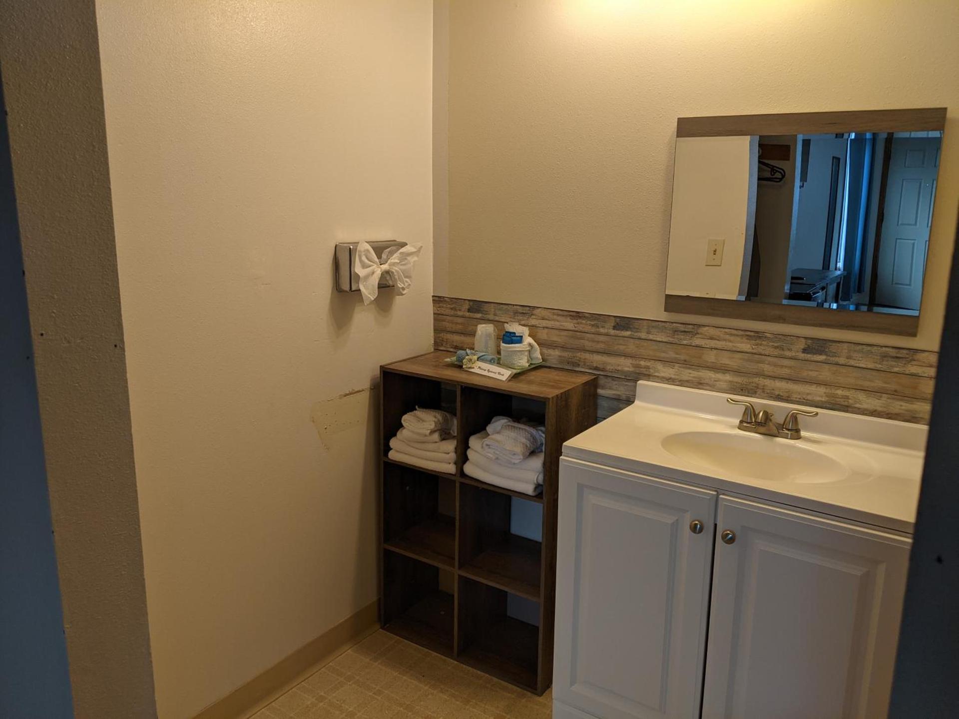 Hillcrest Inn photo 58