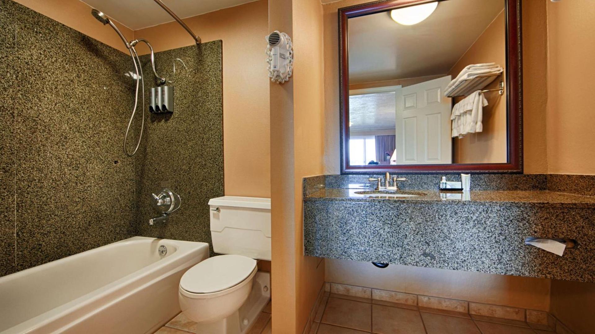 Best Western Pier Point Inn photo 9