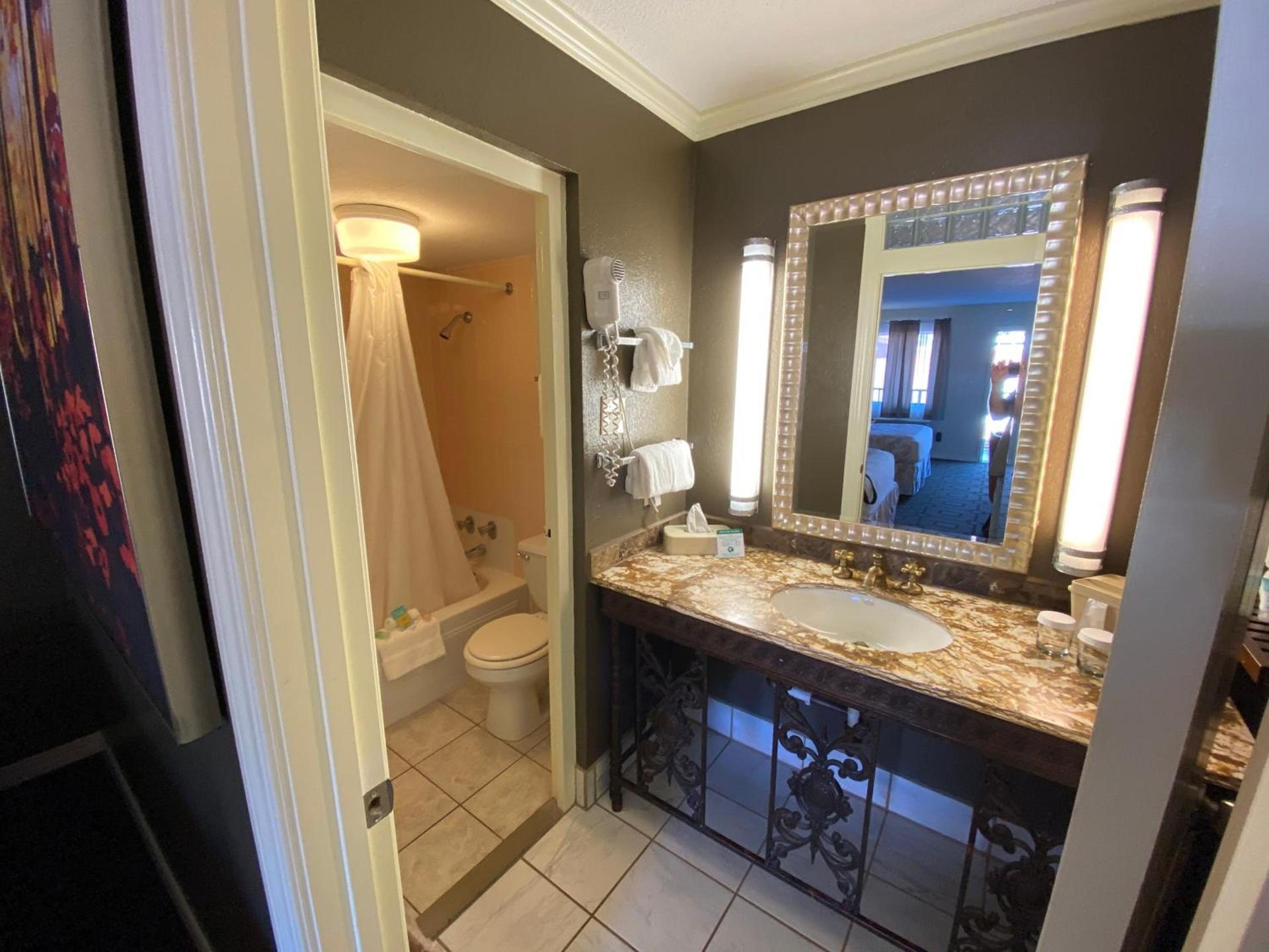 Cascades Inn photo 67