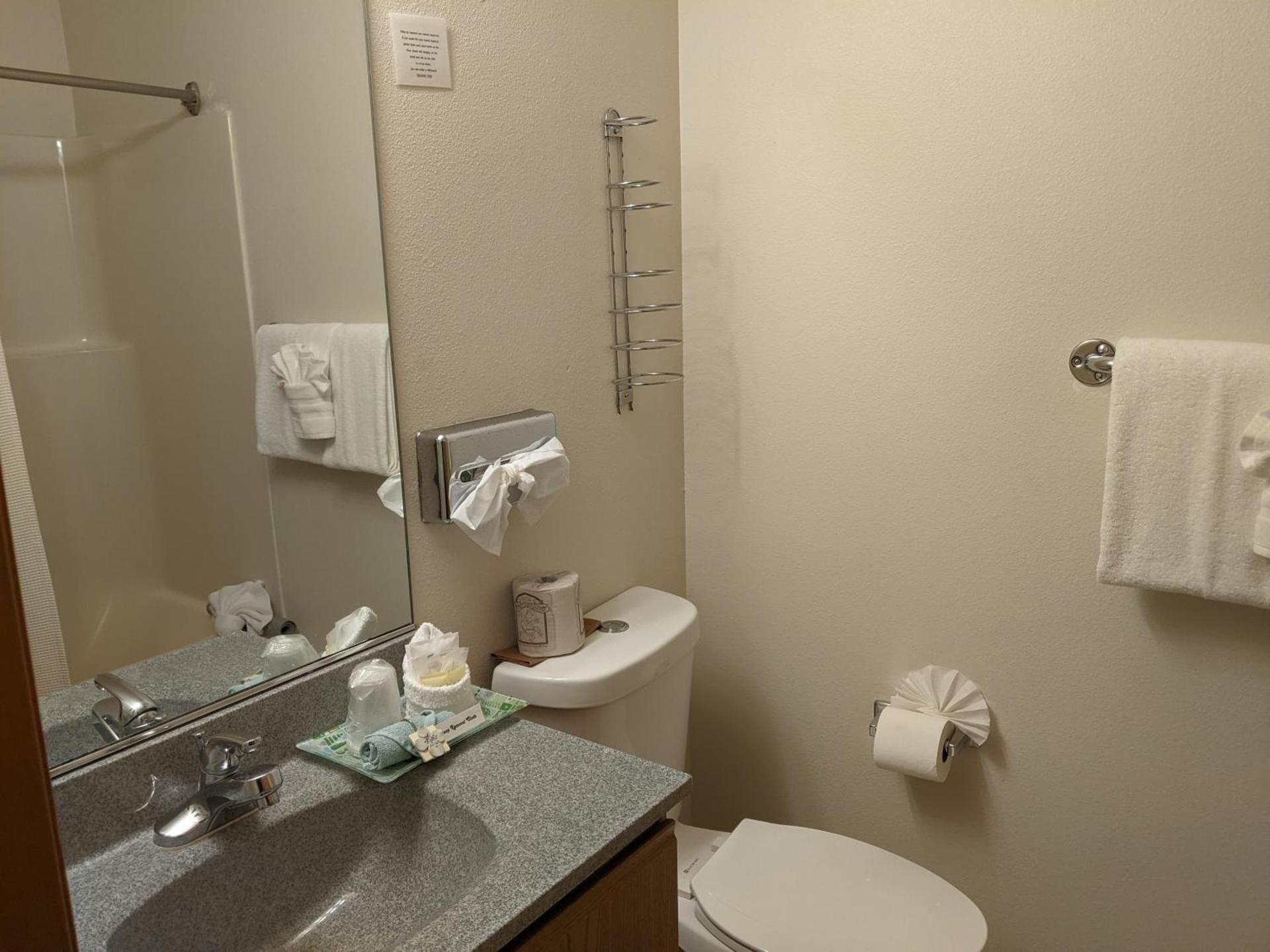 Hillcrest Inn photo 66