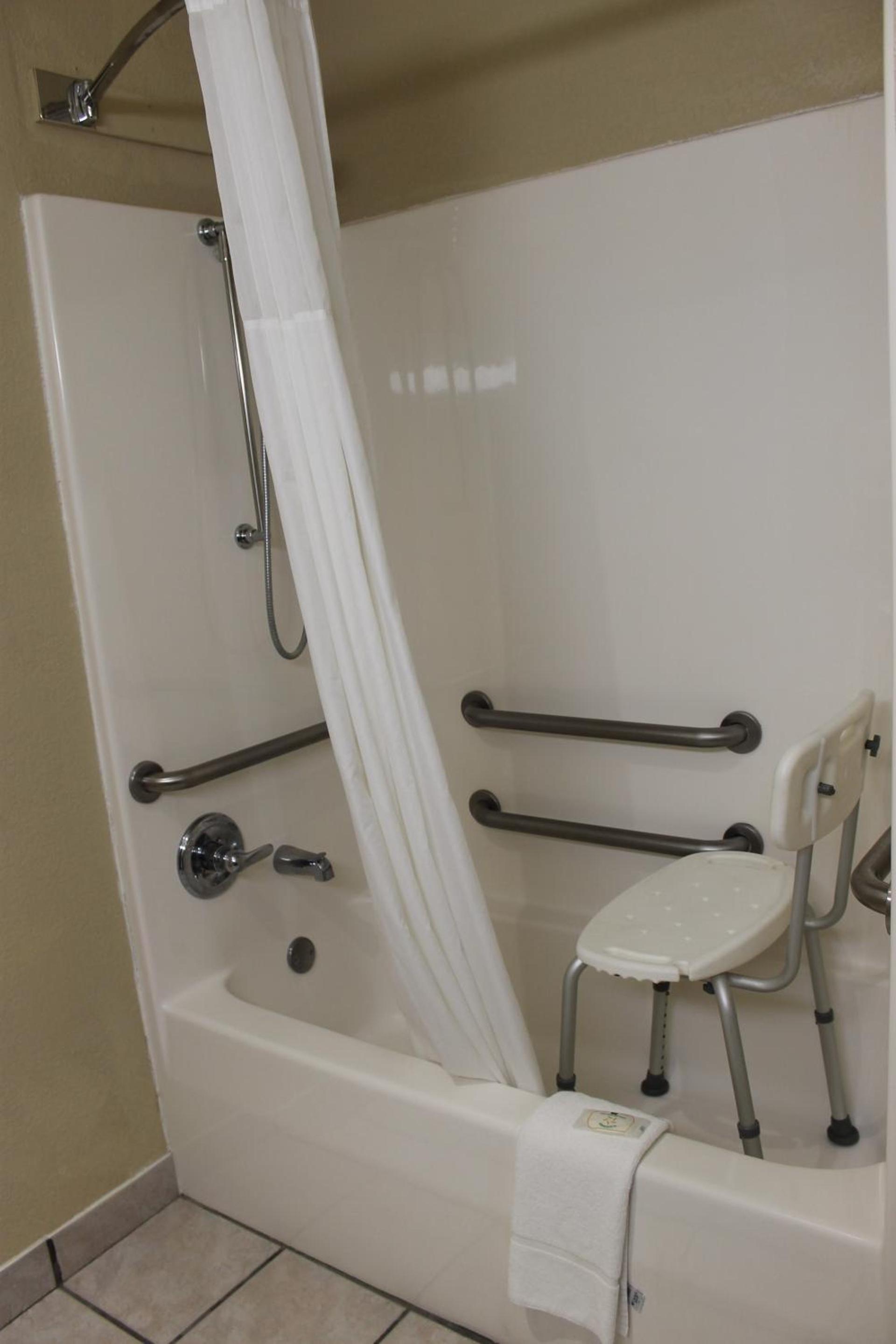 Quality Inn & Suites Terrell photo 40