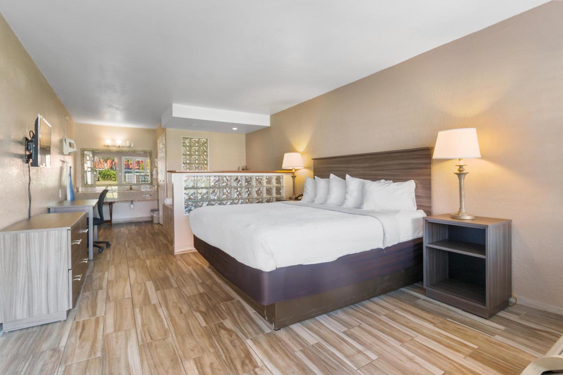Vero Beach Inn & Suites Vero Beach I-95 photo 27