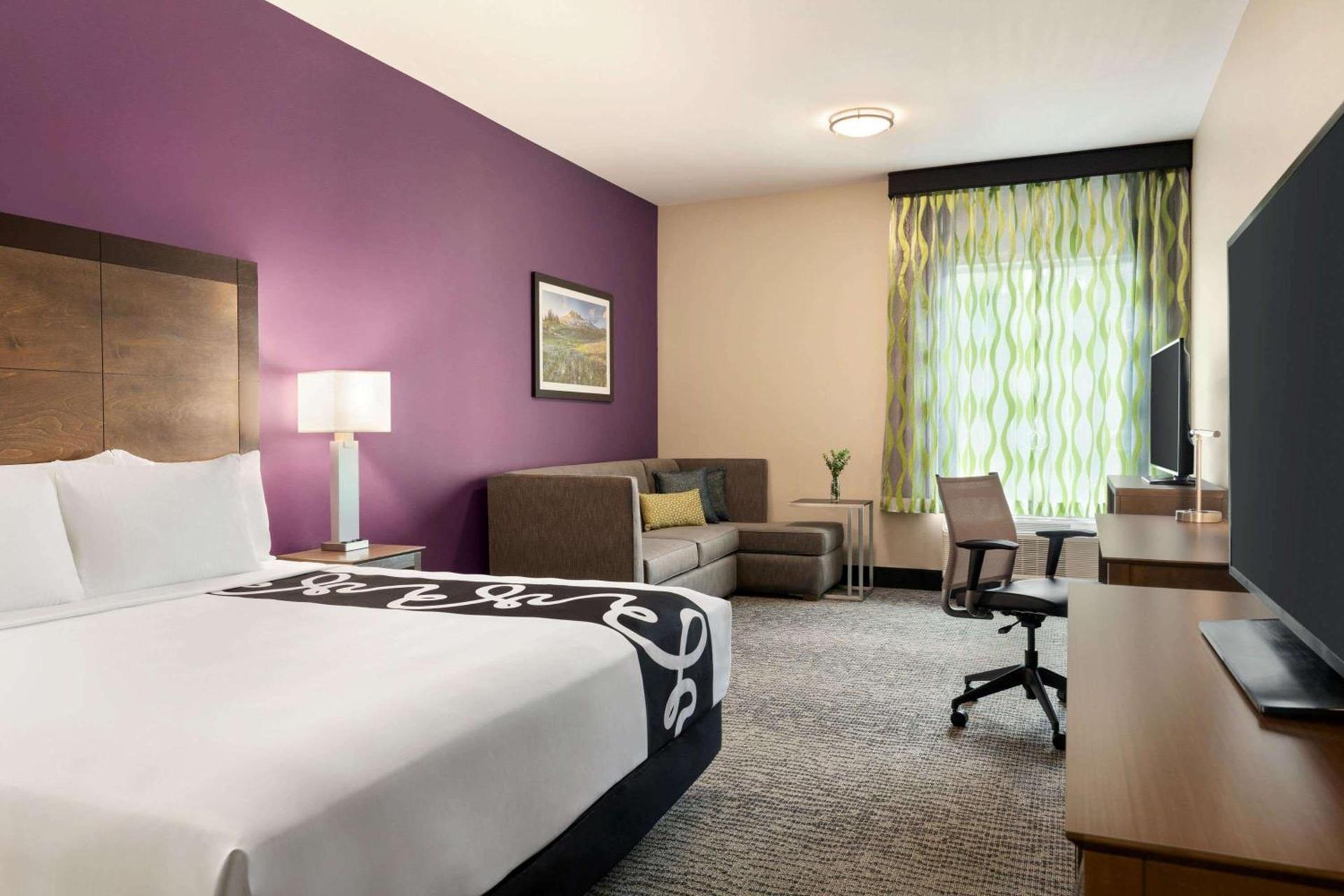 La Quinta Inn & Suites by Wyndham Burlington photo 33