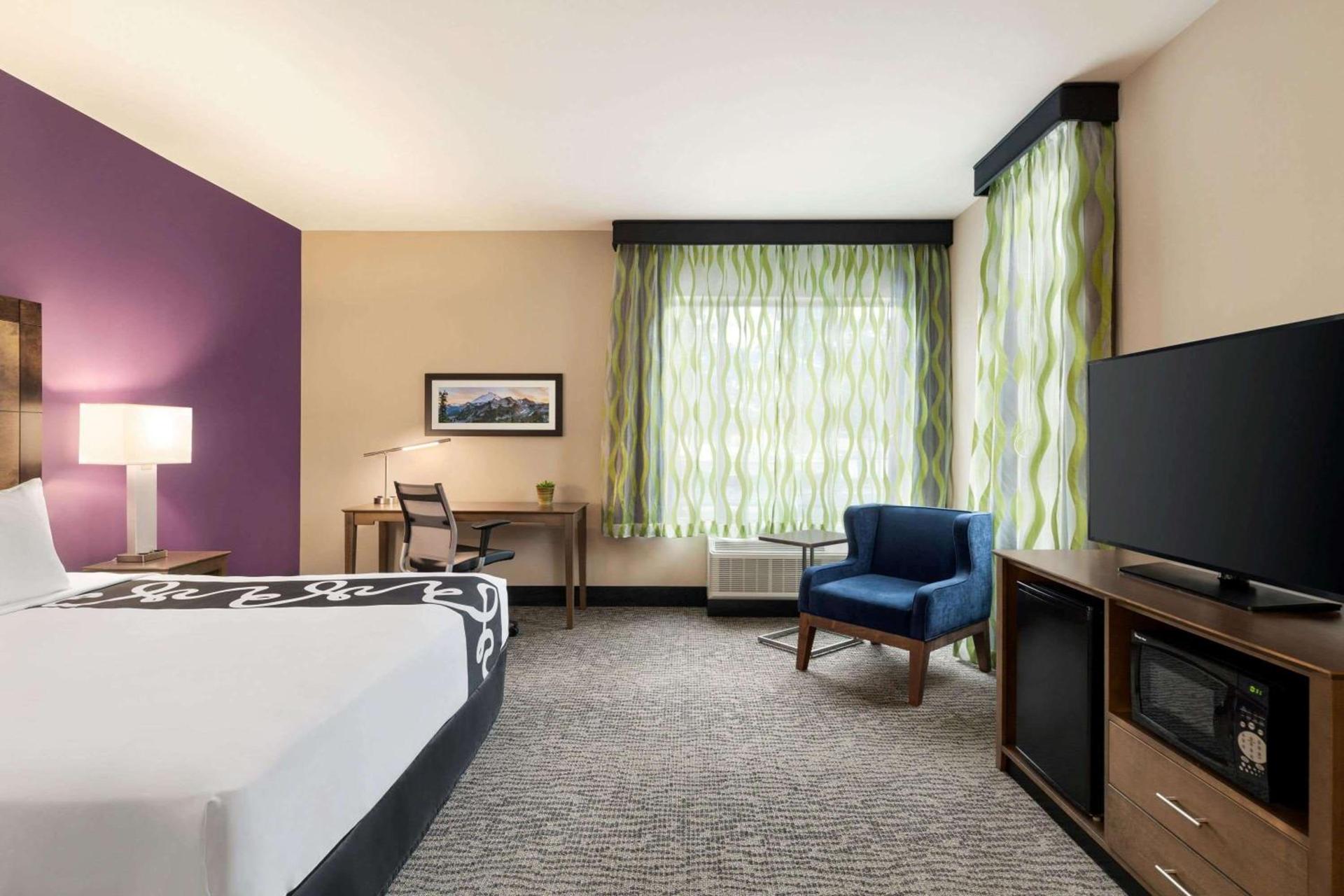 La Quinta Inn & Suites by Wyndham Burlington photo 34