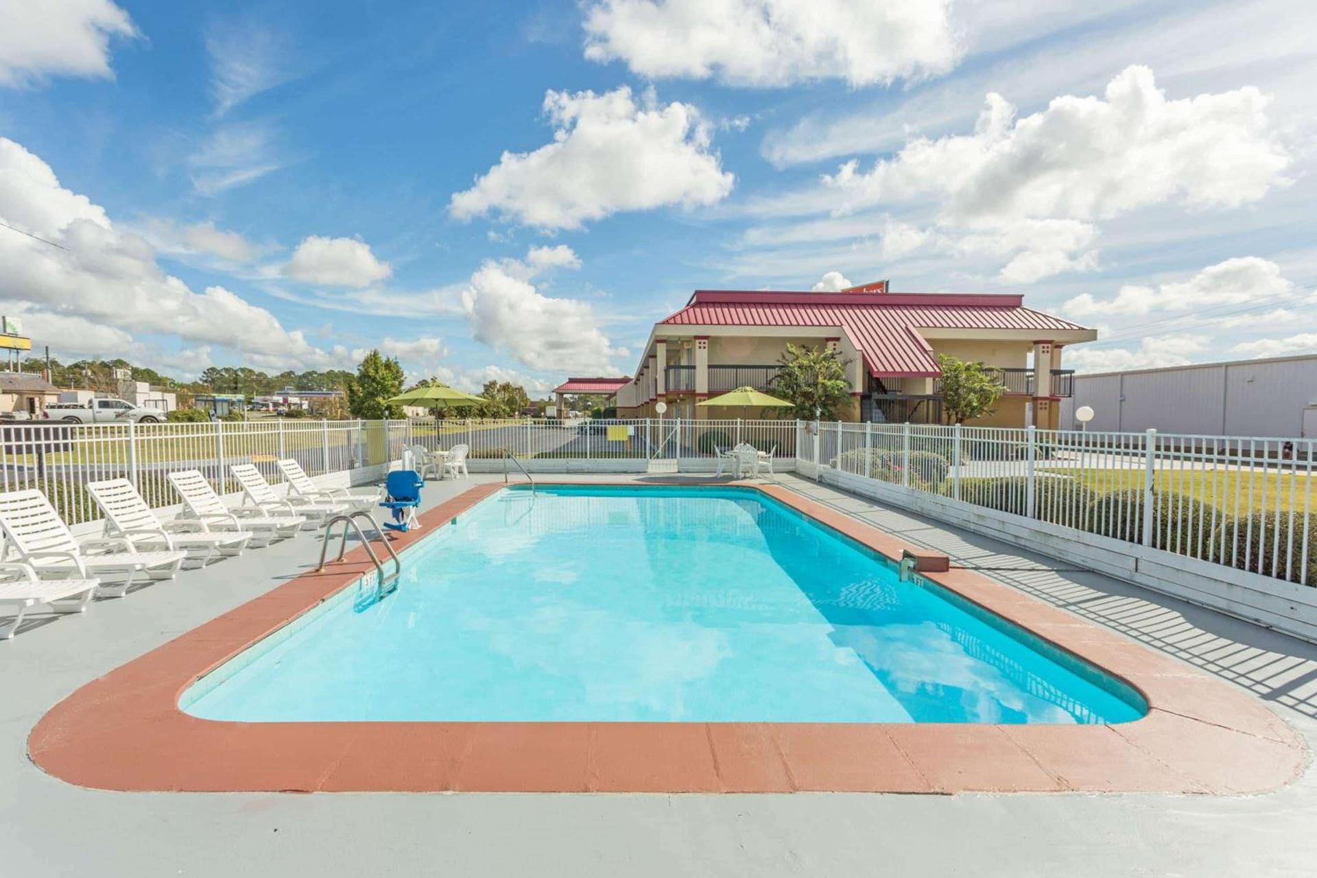 Super 8 by Wyndham Tifton photo 4