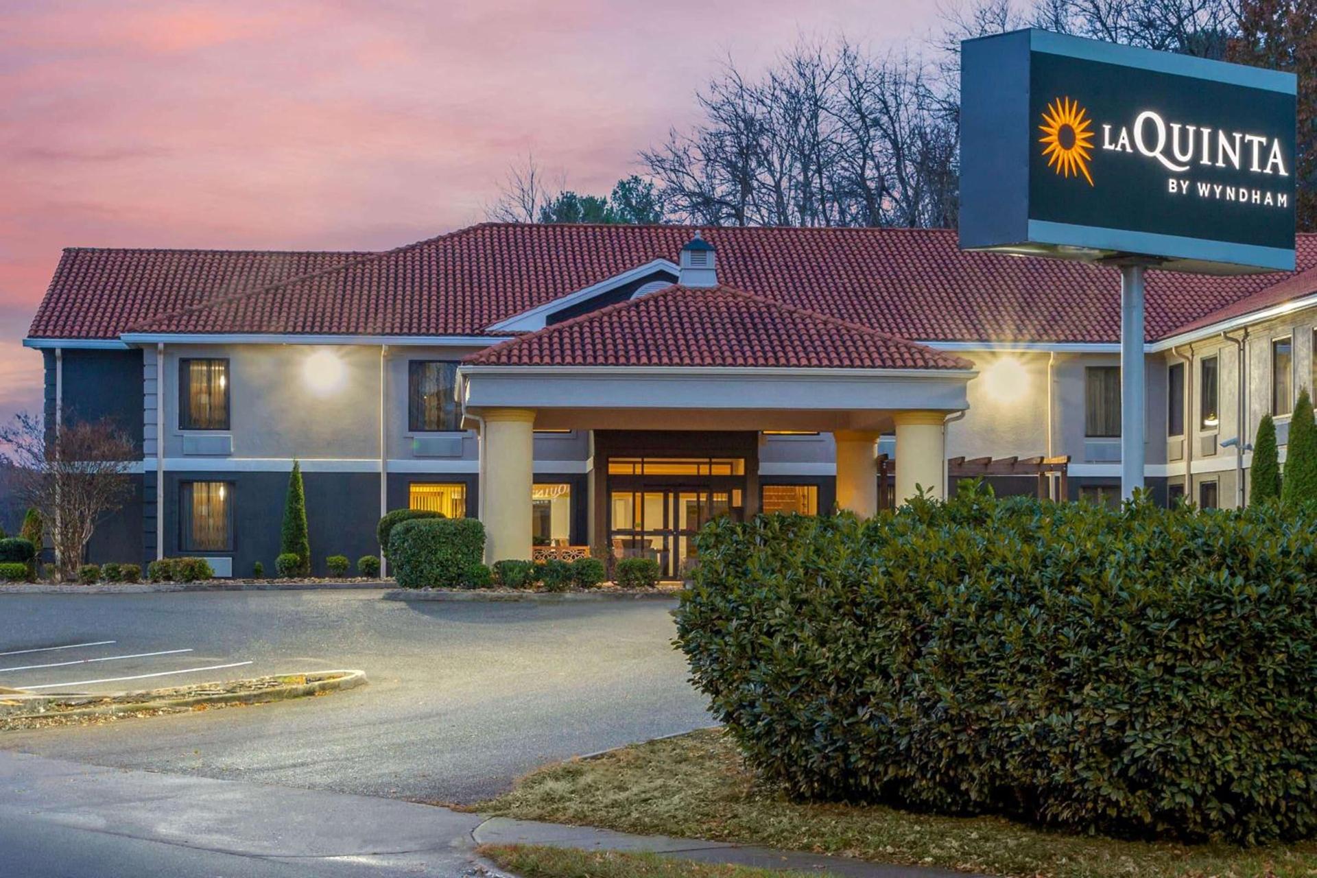 La Quinta Inn by Wyndham Radford photo 3