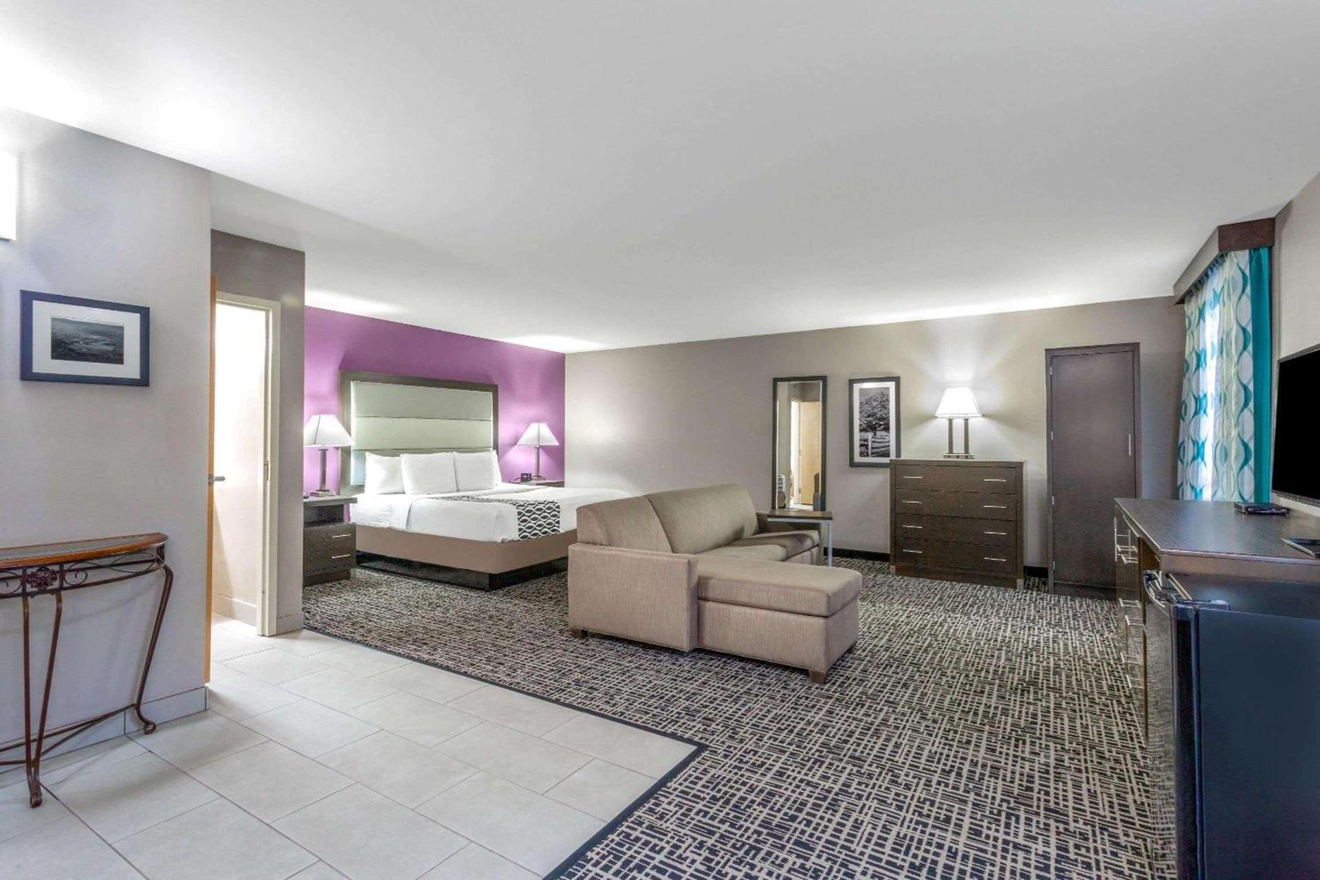La Quinta Inn by Wyndham Radford photo 5