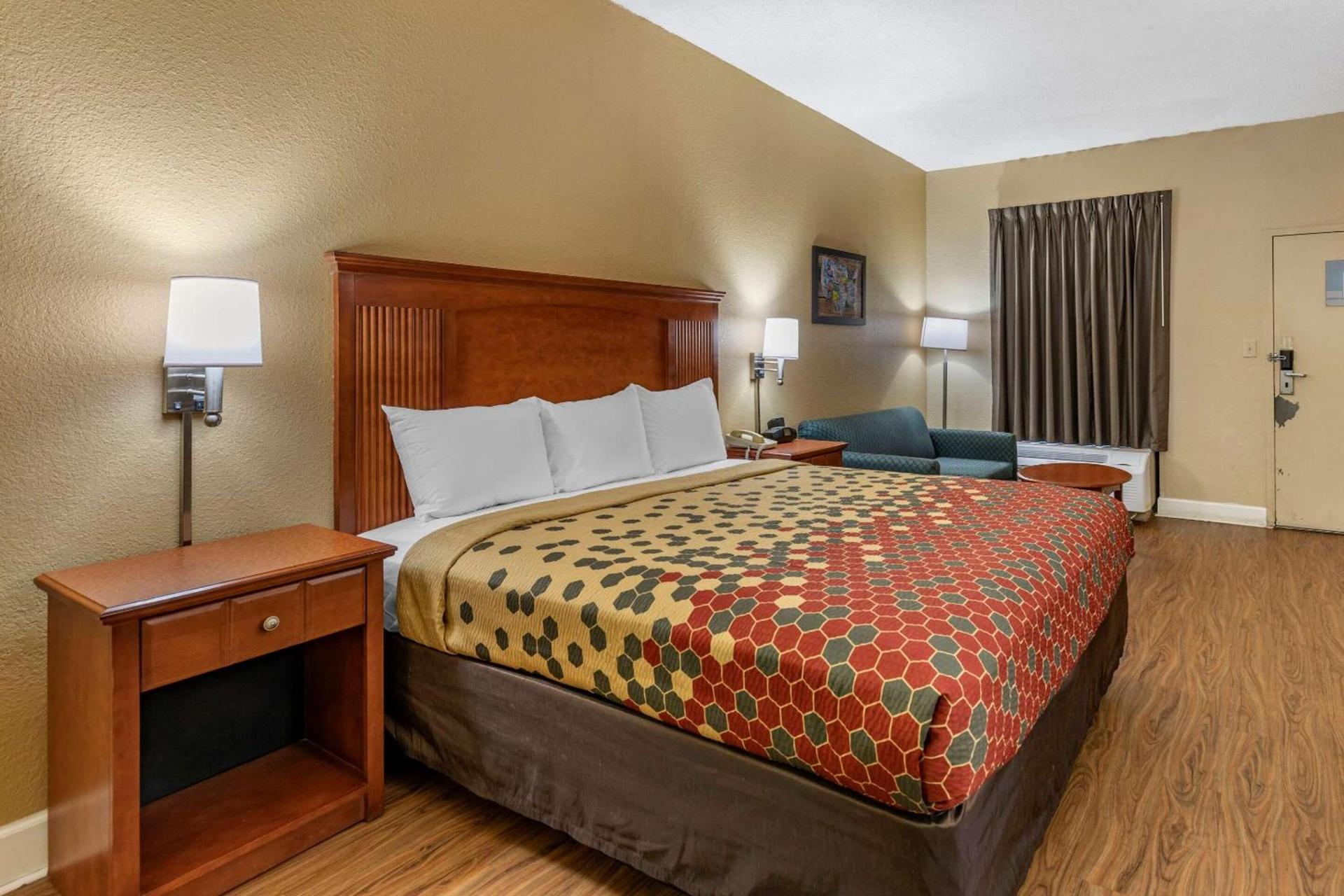 Econo Lodge Cordele photo 13