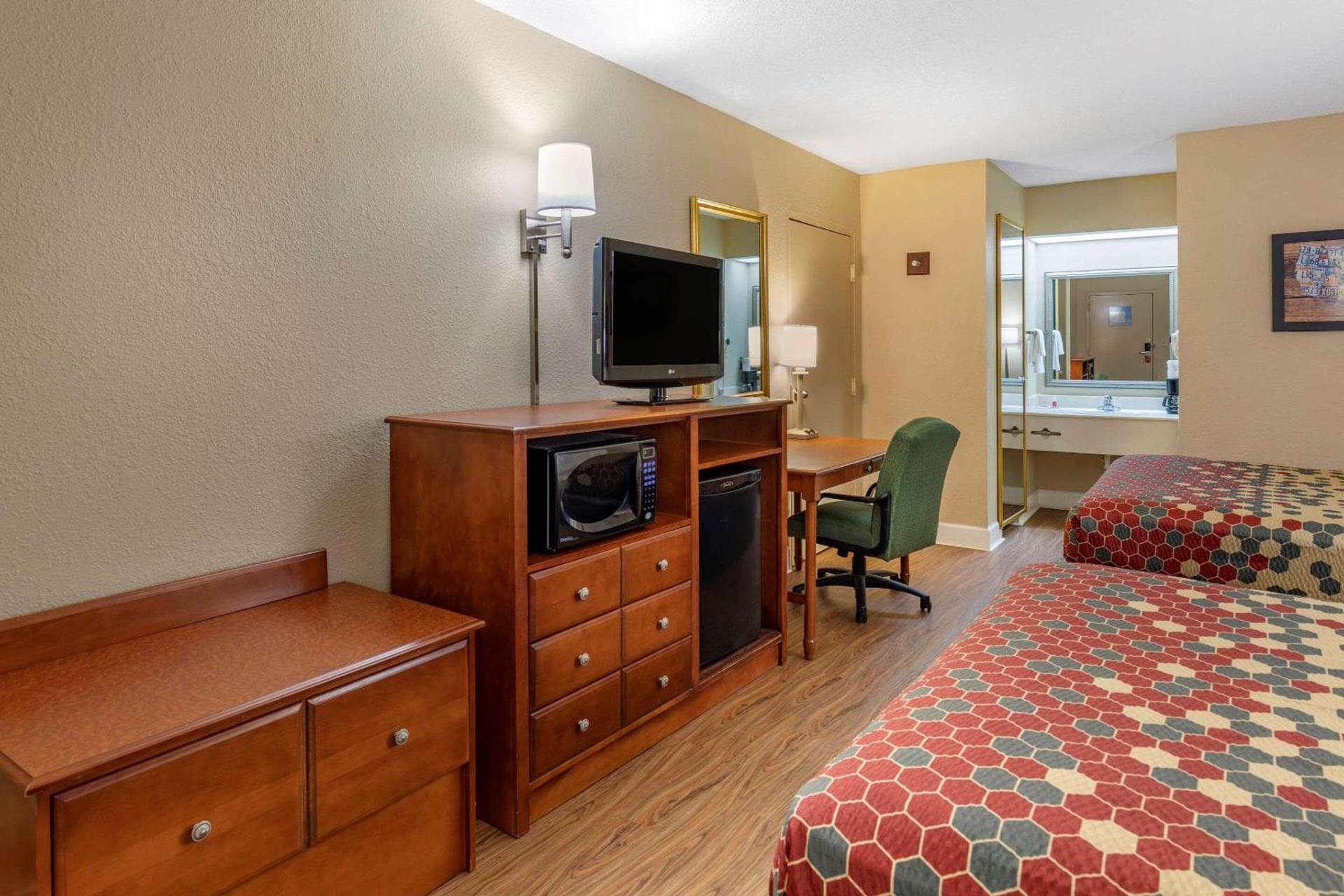 Econo Lodge Cordele photo 15