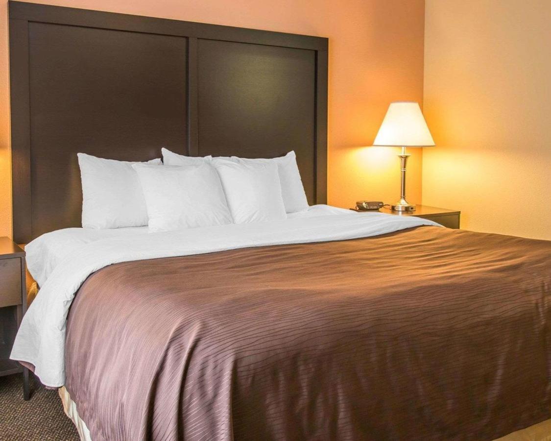 Quality Inn & Suites Niles photo 48