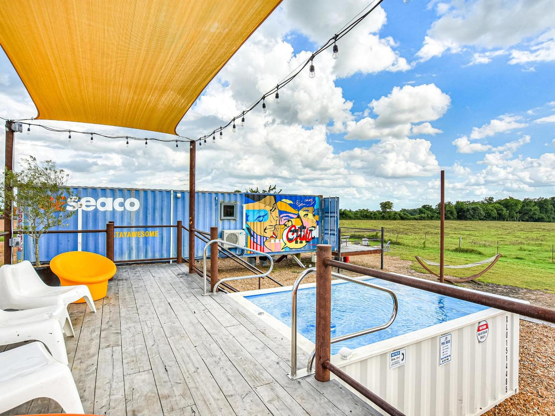 FlopHouze Shipping Container Hotel photo 2