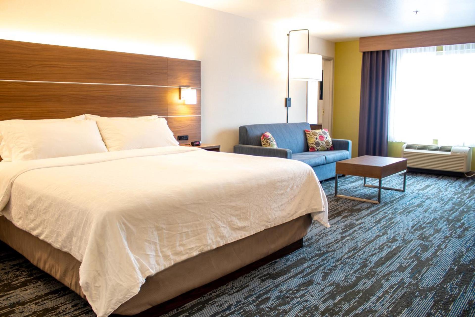 Holiday Inn Express & Suites Wausau by IHG photo 2