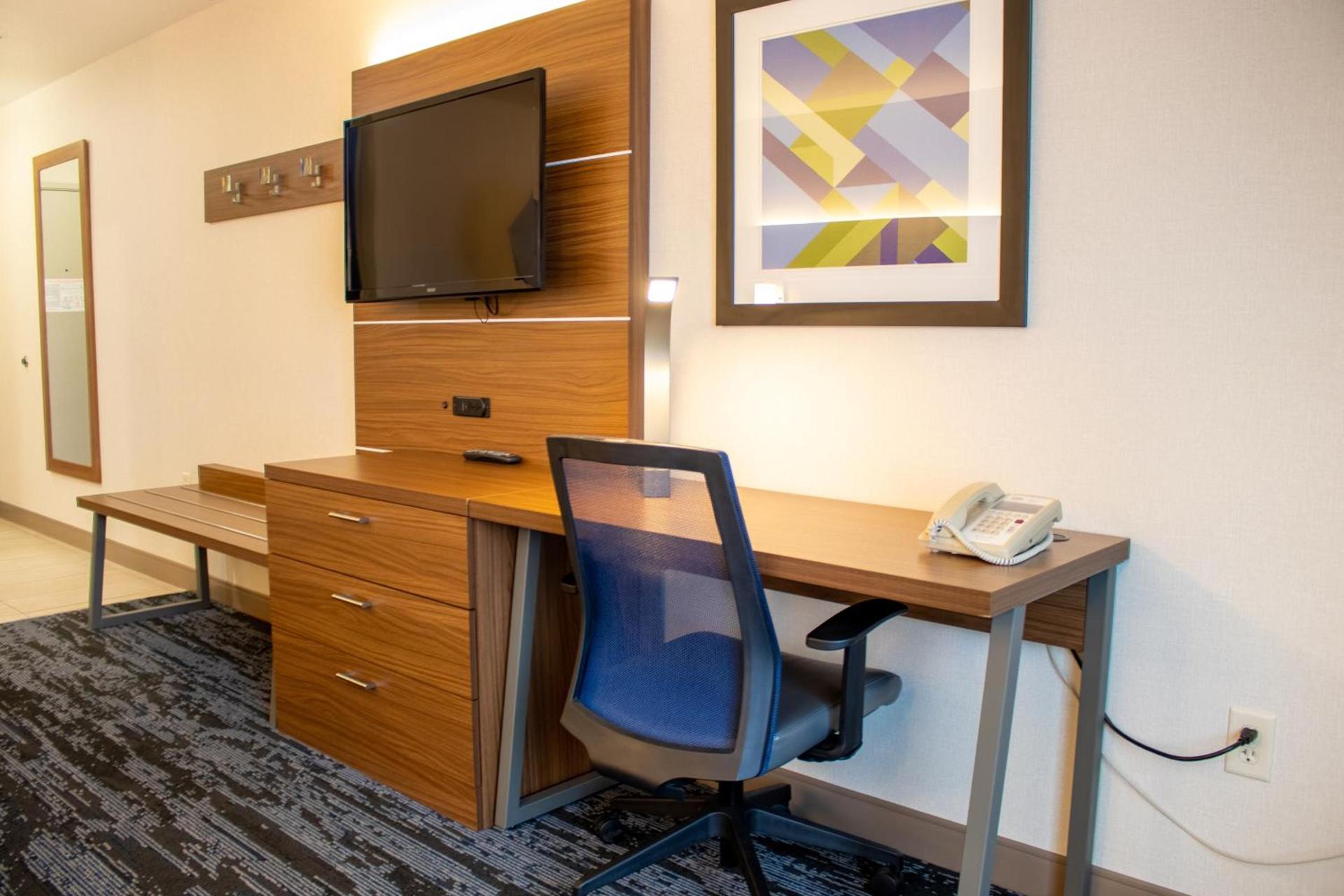 Holiday Inn Express & Suites Wausau by IHG photo 4