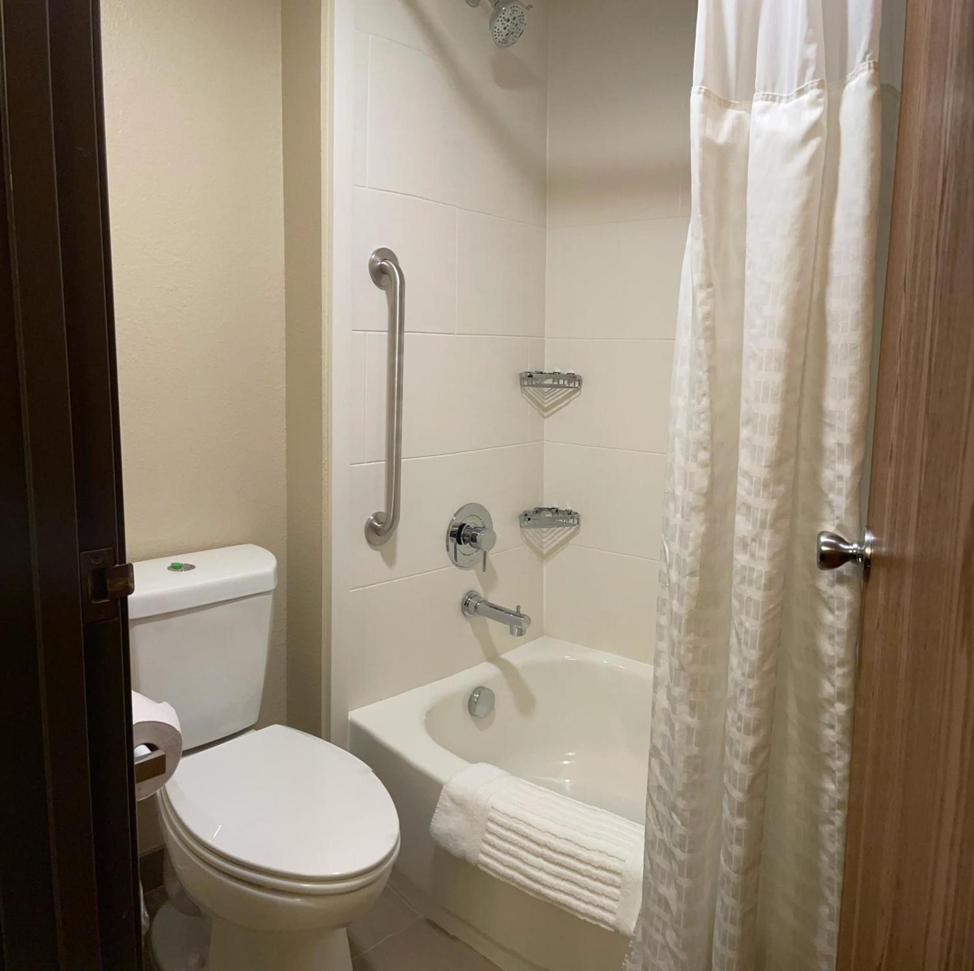 Wingate by Wyndham Pittsburgh West Mifflin photo 11