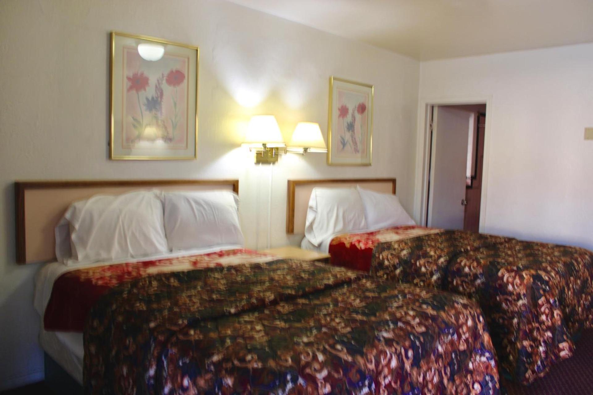 Economy Inn photo 15