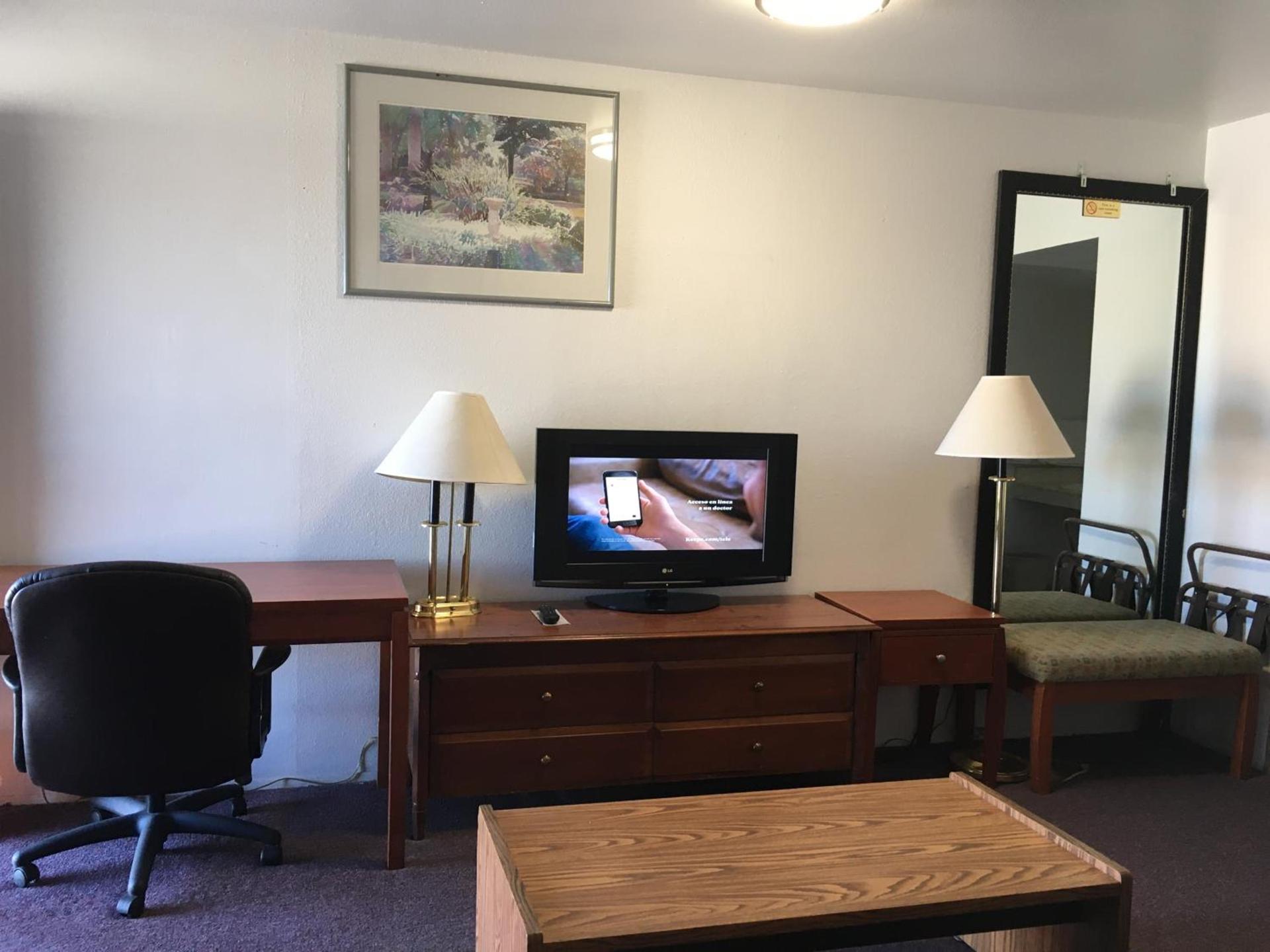 Maple Inn and Suites Los Banos photo 34