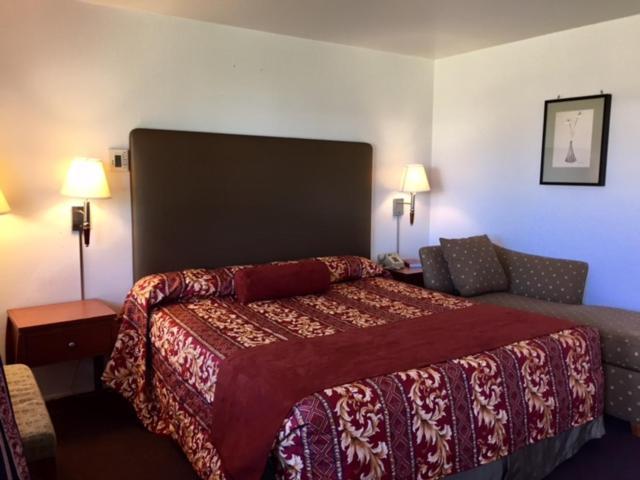 Maple Inn and Suites Los Banos photo 33