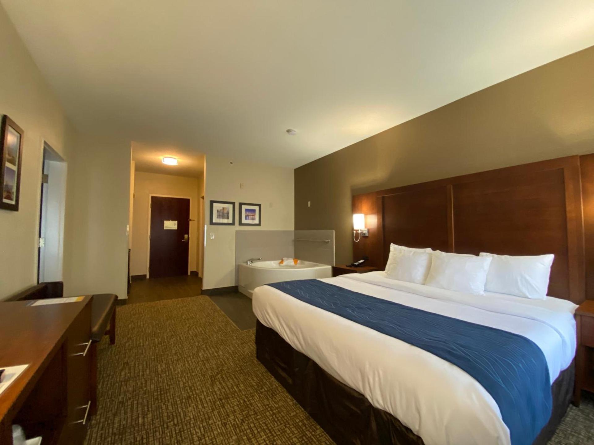Comfort Inn East Windsor - Springfield photo 40